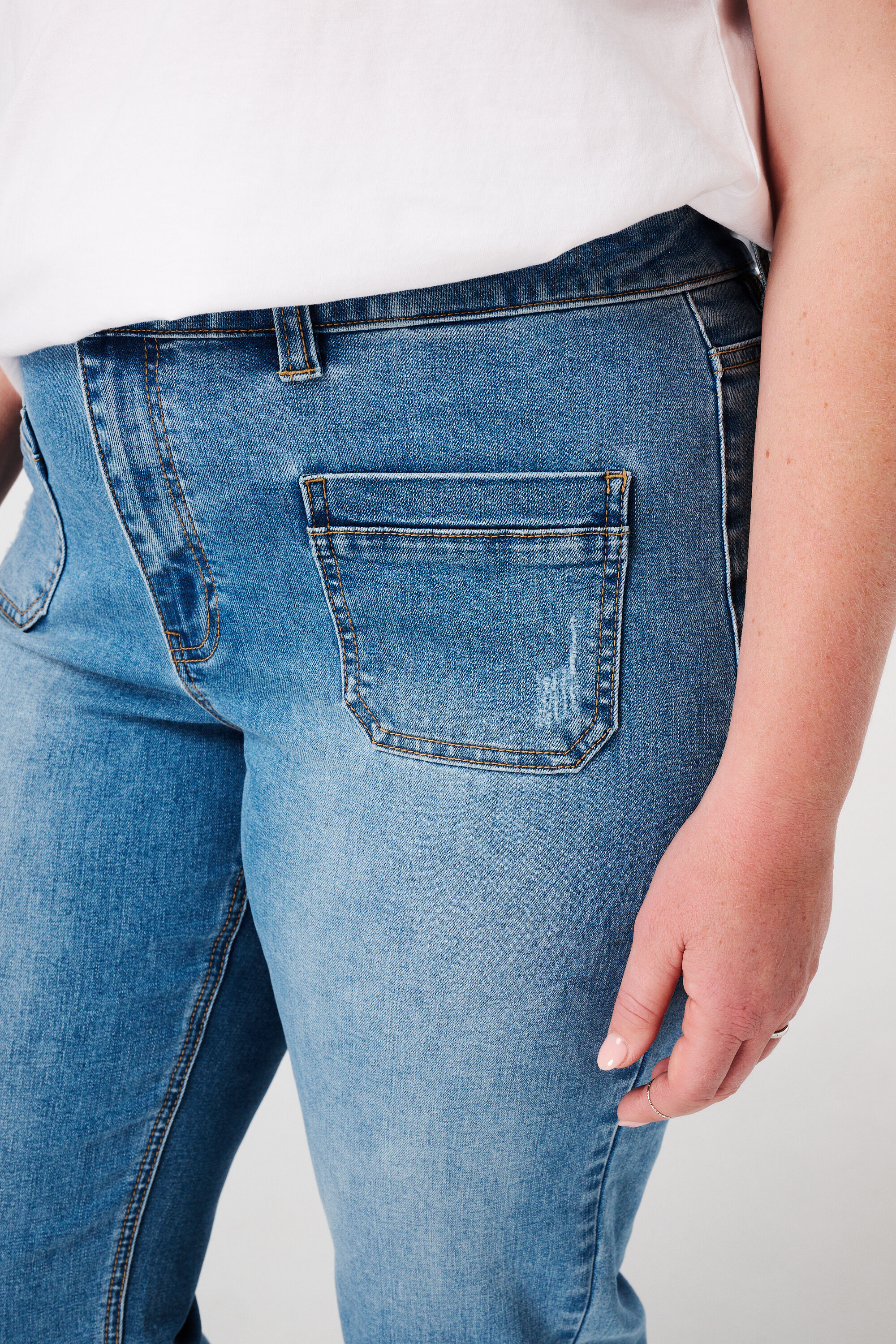 Capri jeans image number 4