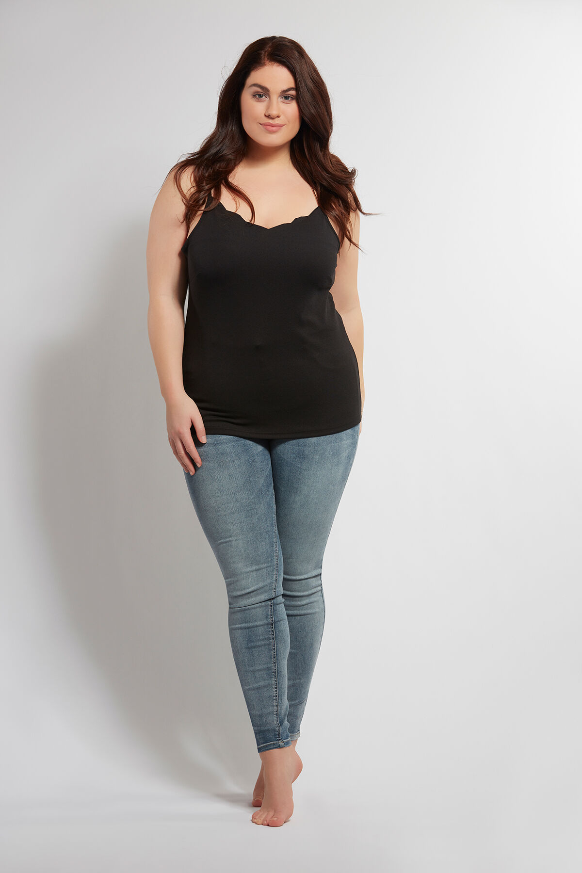 Top met spaghettibandjes image number 4