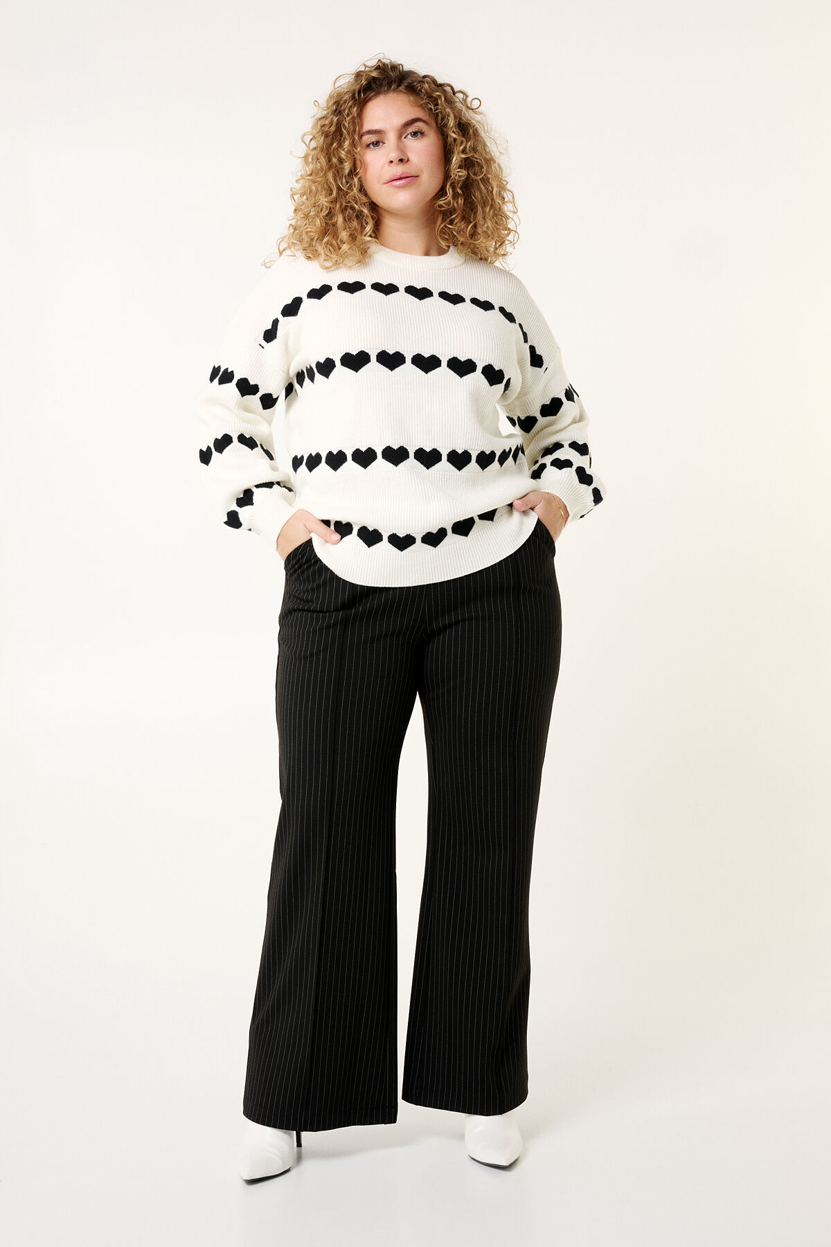 Gebreide trui met hartjes image number 5