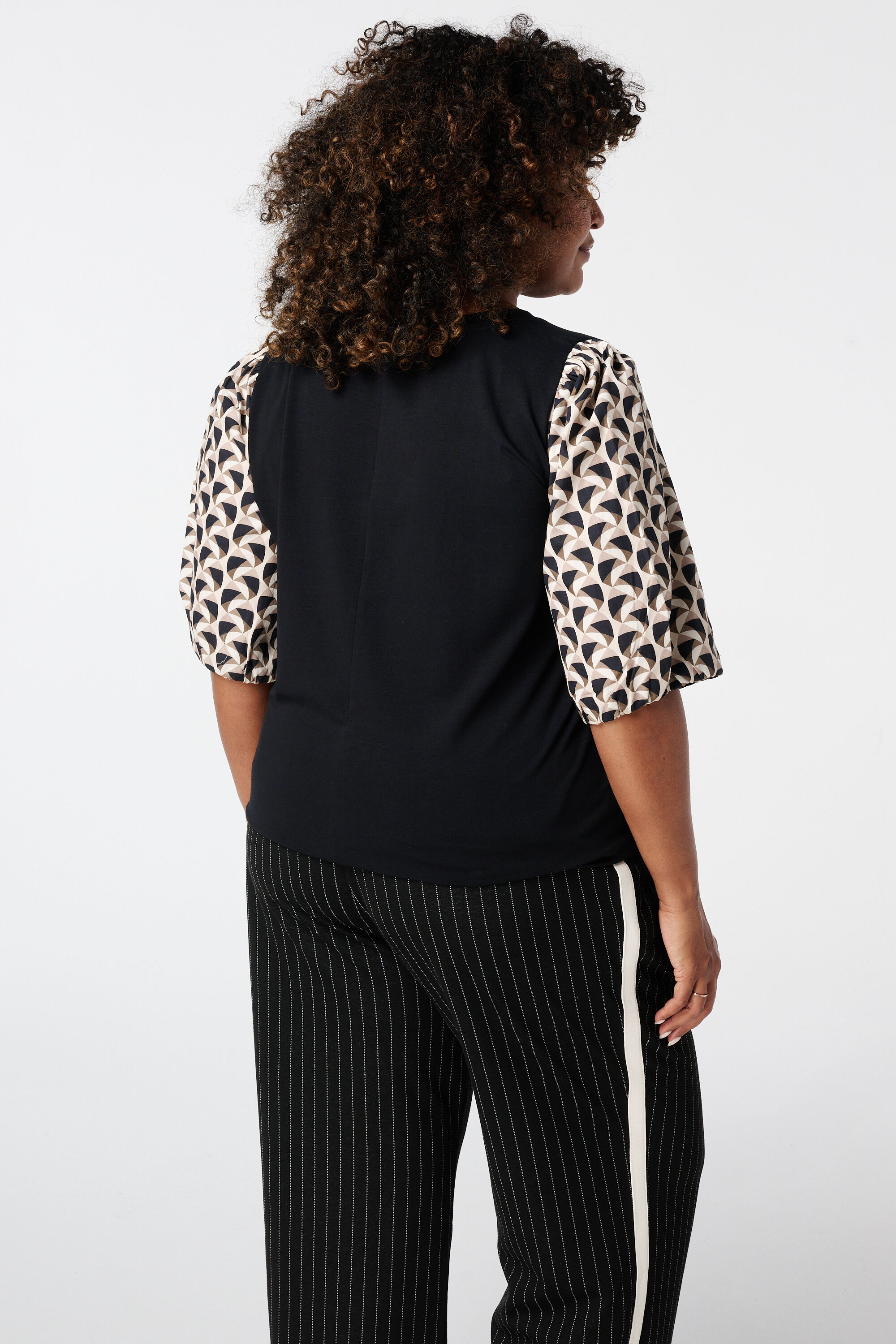 T-shirt met pofmouwen image number 3