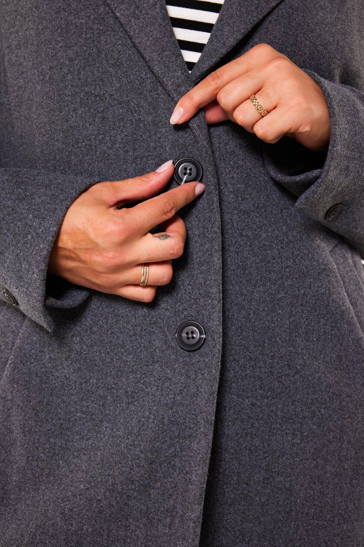 Mantel jas met knopen image number 5