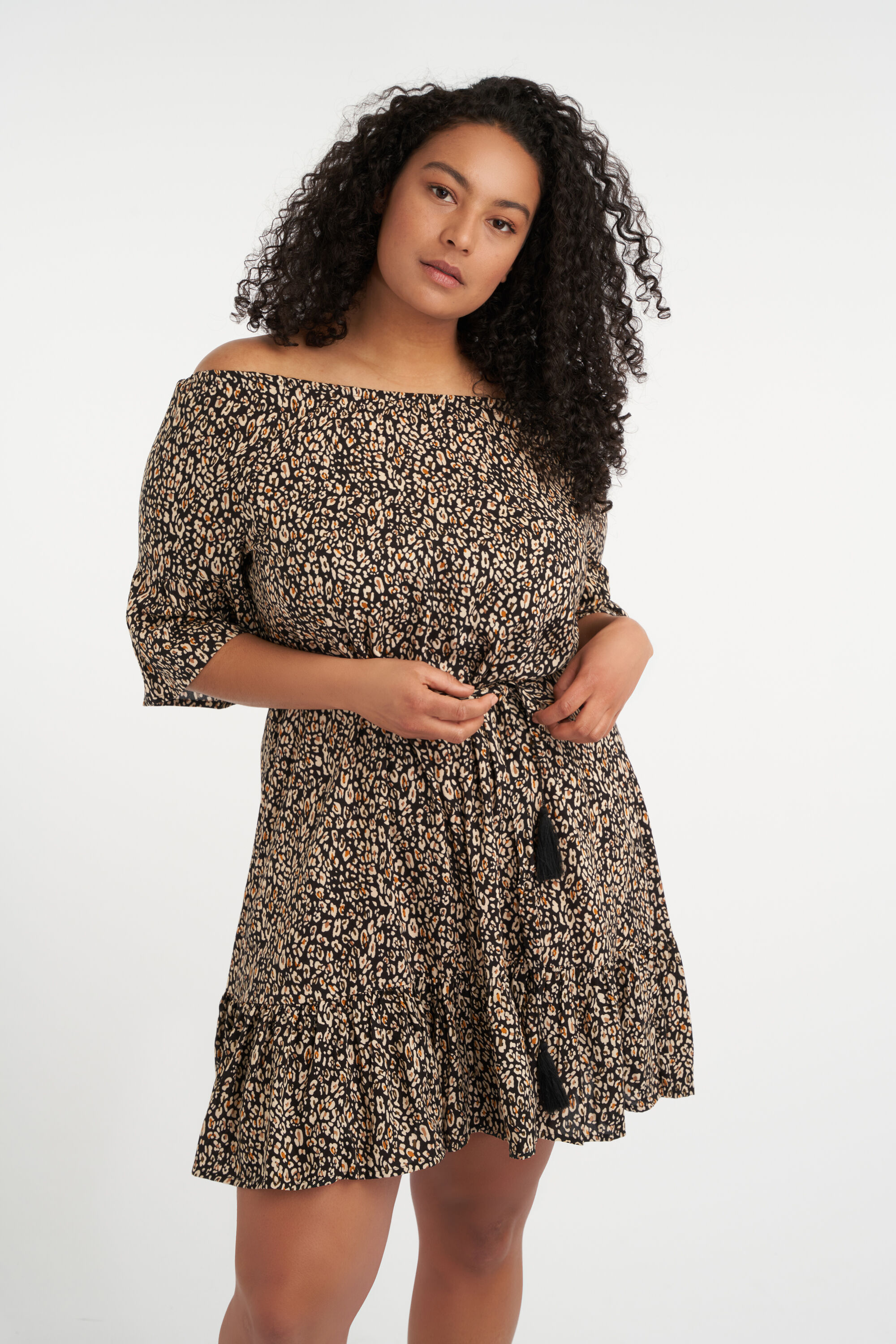 Off shoulder jurk met print image number 4