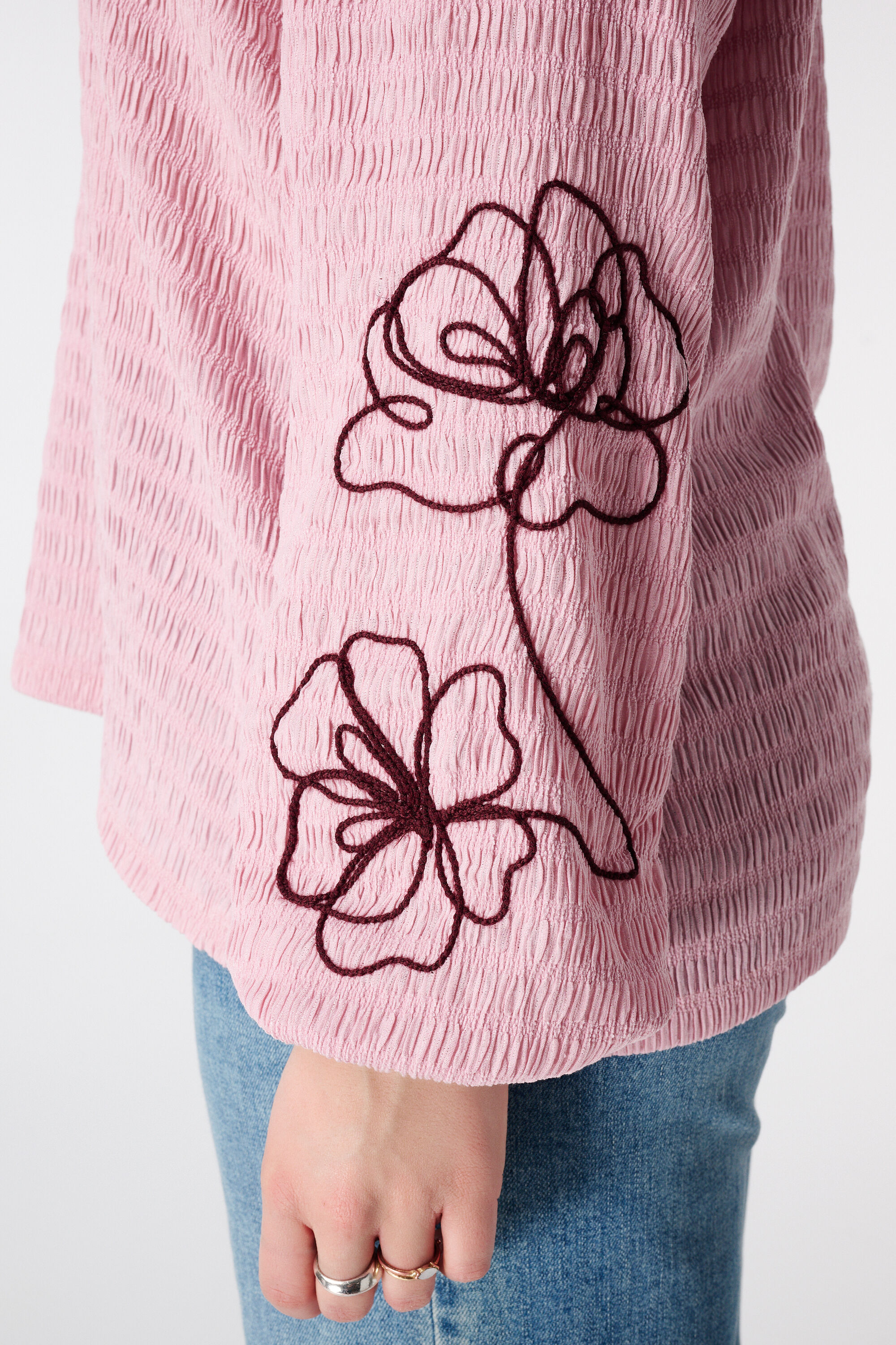 Blouse met embroidery  image number 6