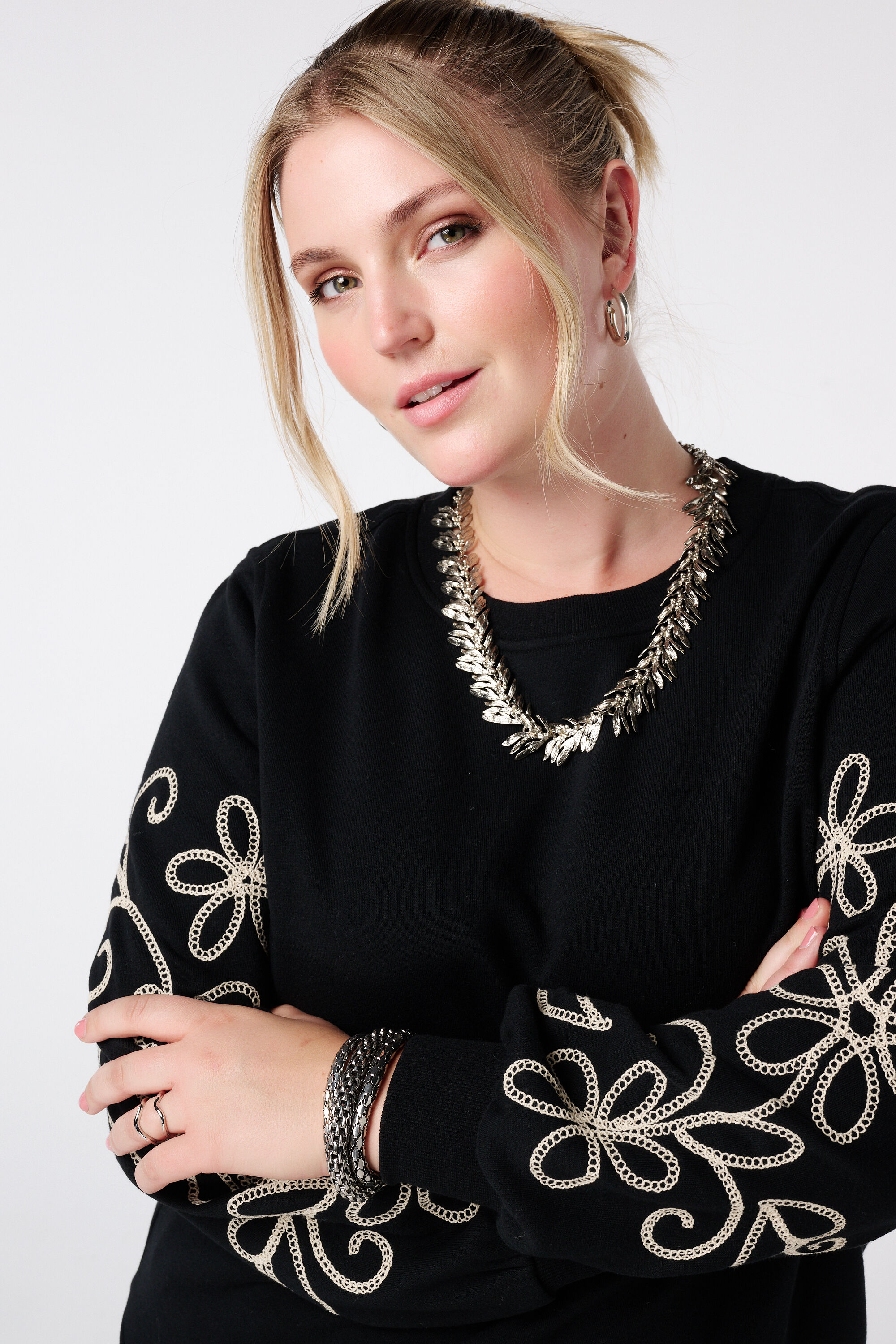 Sweater met broderie details image number 4