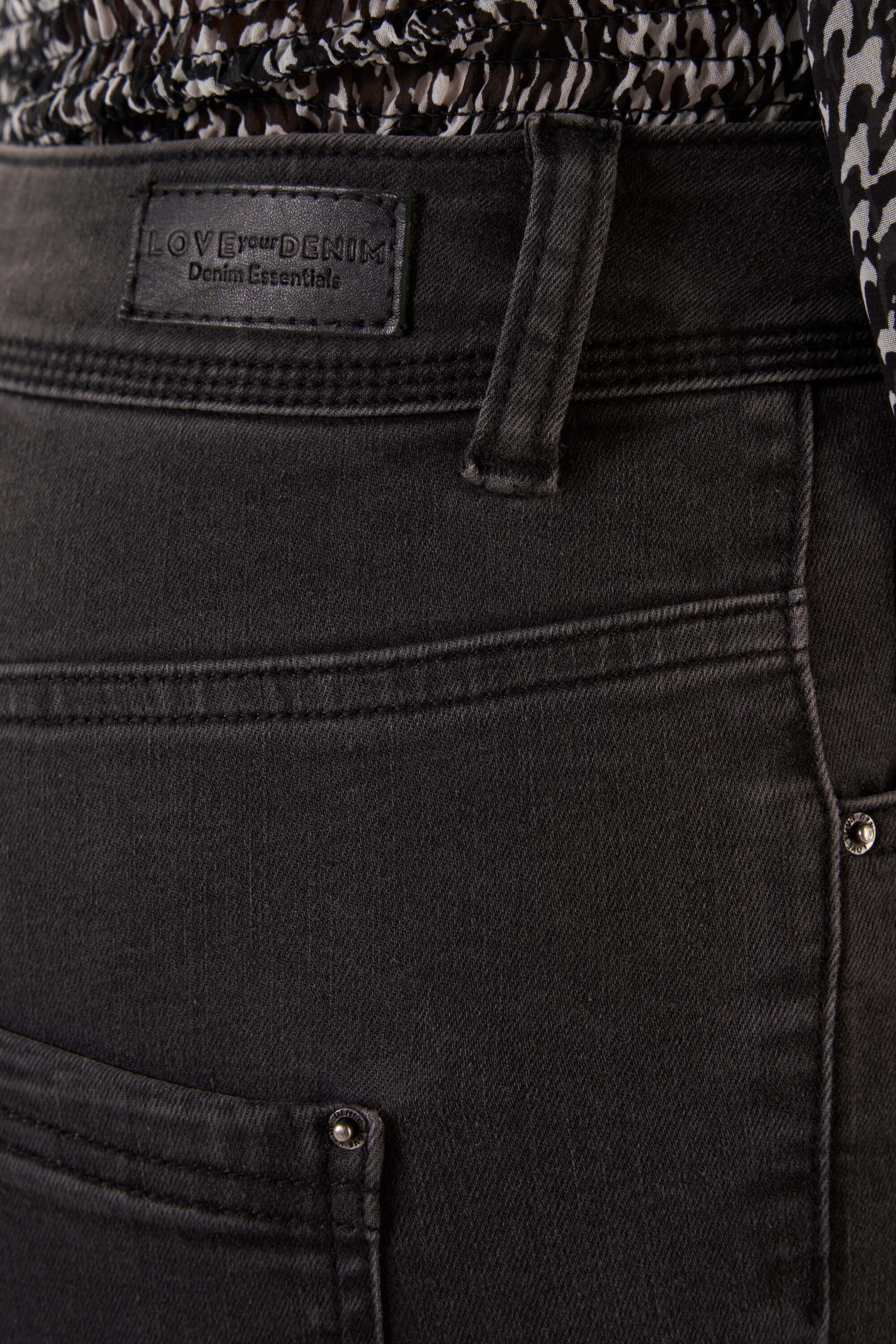 Skinny leg high waist jeans CHERRY image number 5