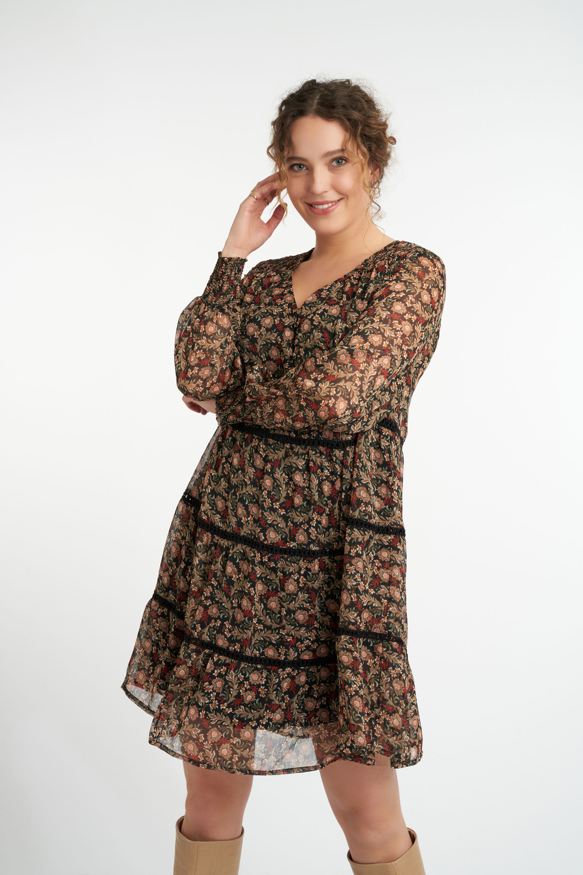 Bloemenjurk met smok details image number 5