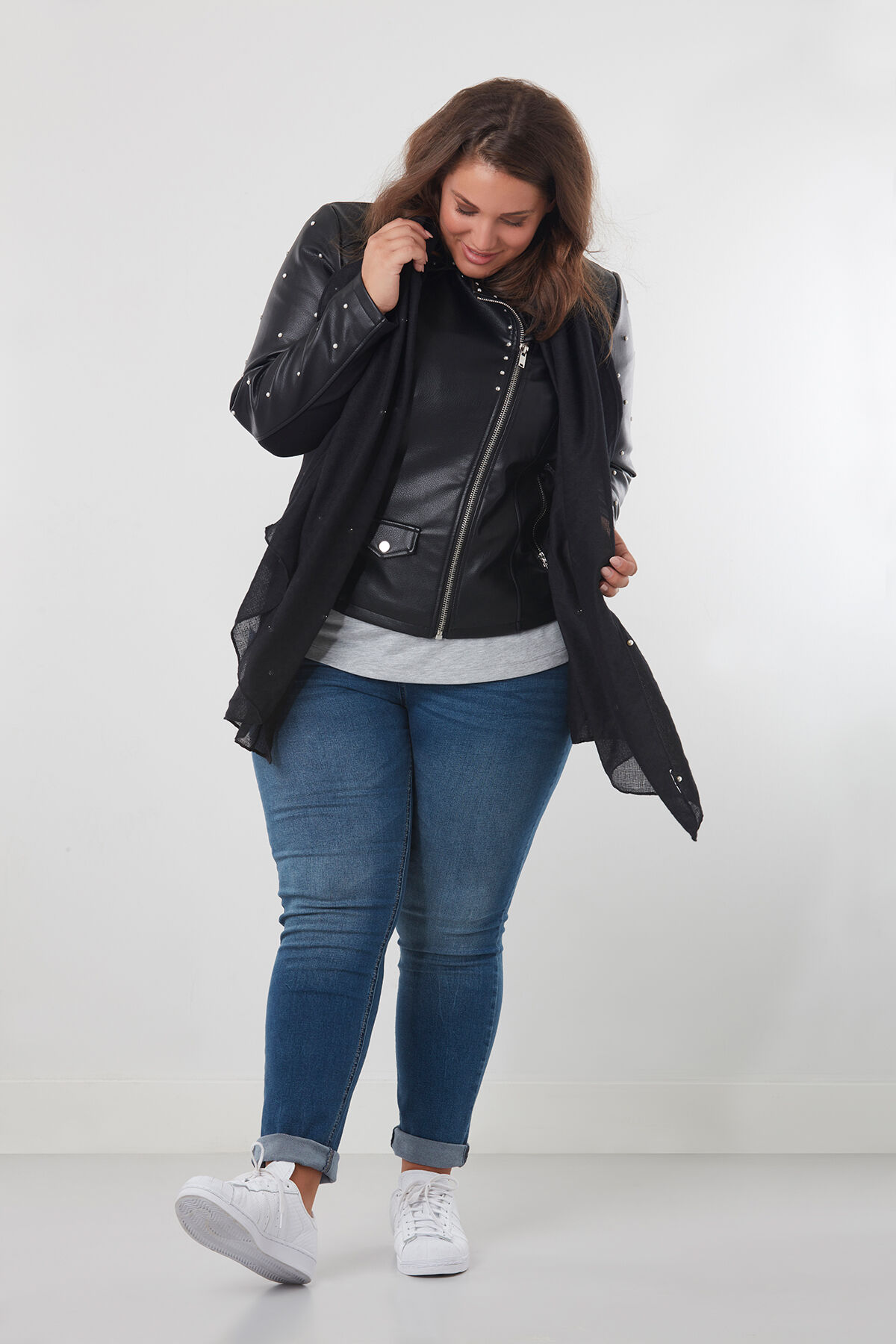 Skinny leg jeans SHAPING image number 4