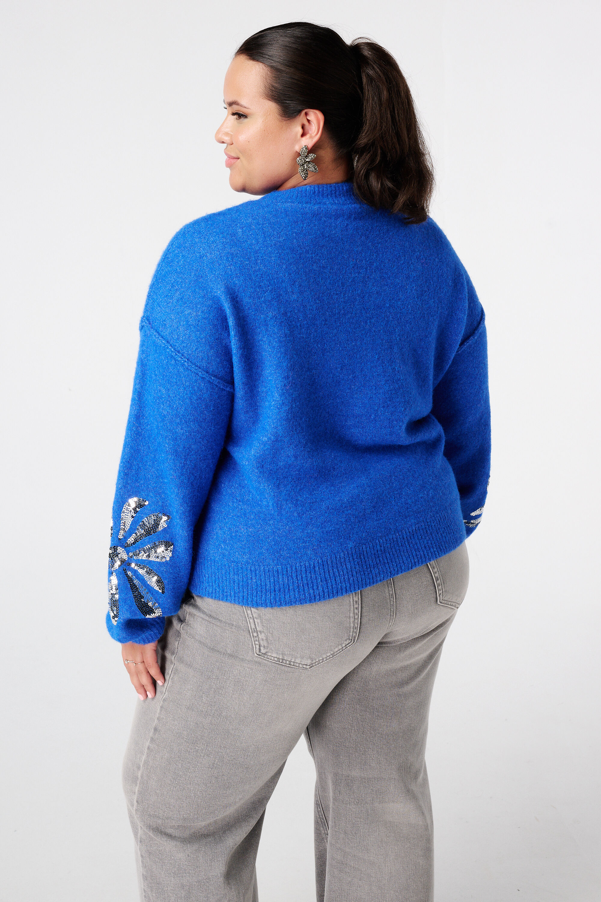 Gebreide trui met pailletten op de mouwen image number 3