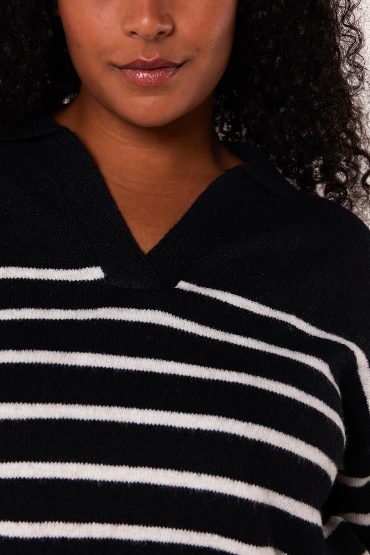 Fijngebreide trui met polokraag image number 4