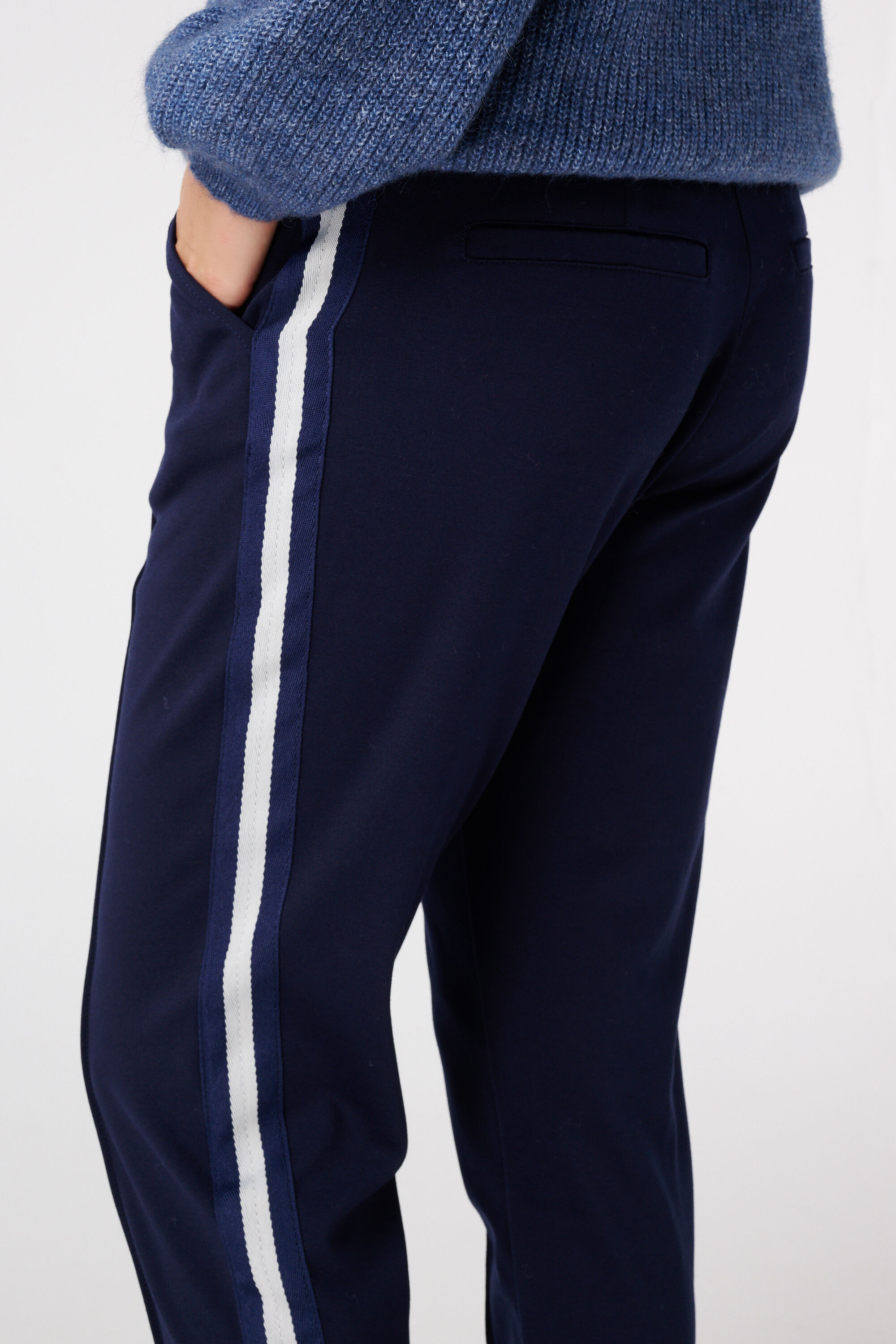 Tapered pantalon met bies aan de zijkant image number 4