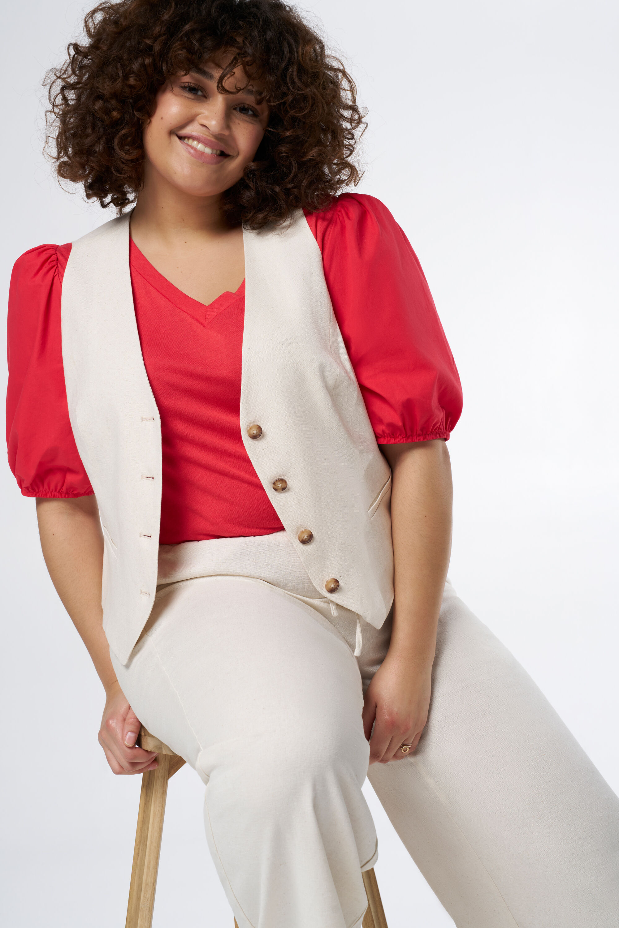 Linnen gilet met tortoise knopen image number 5