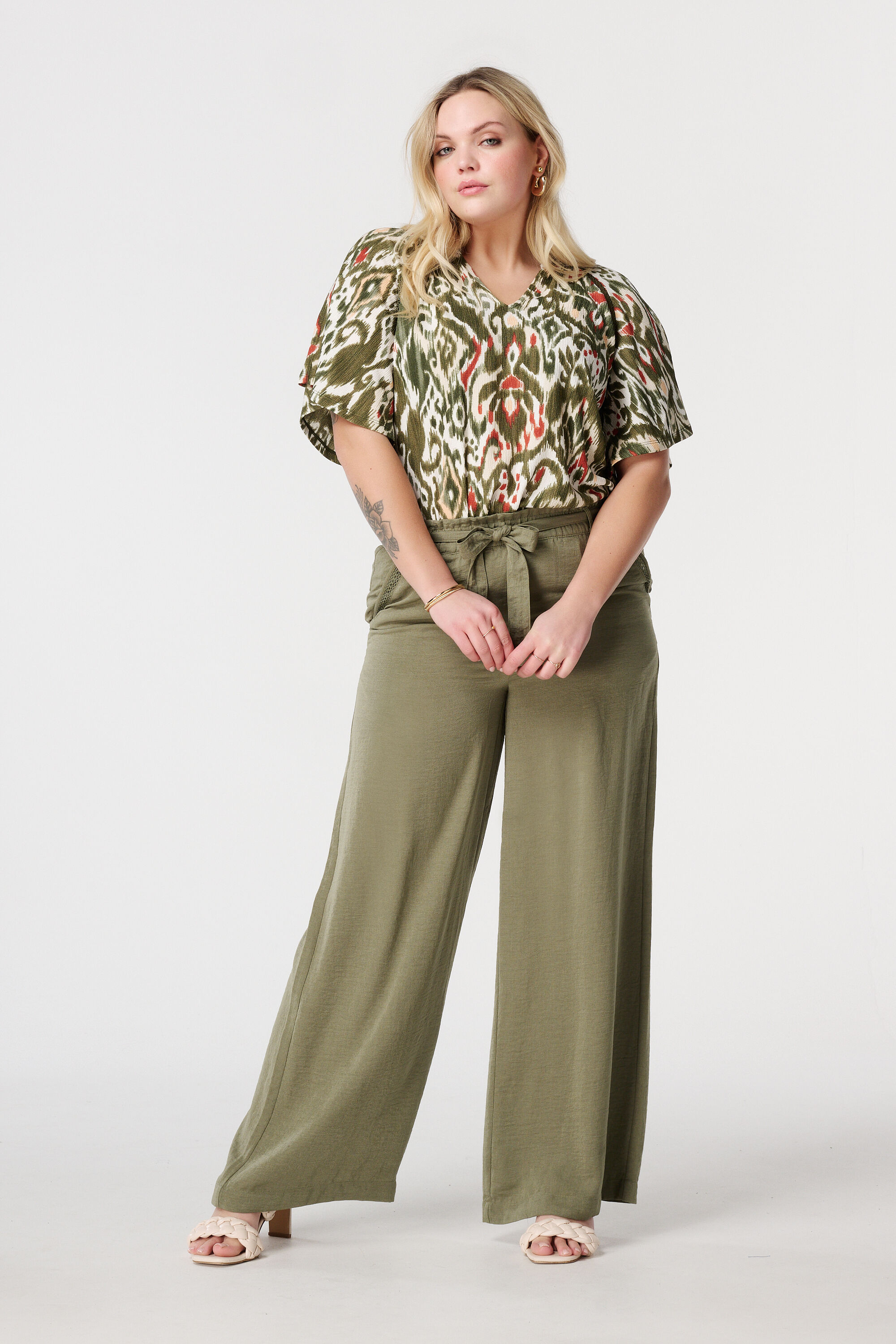 Top met print en broderie details image number 5
