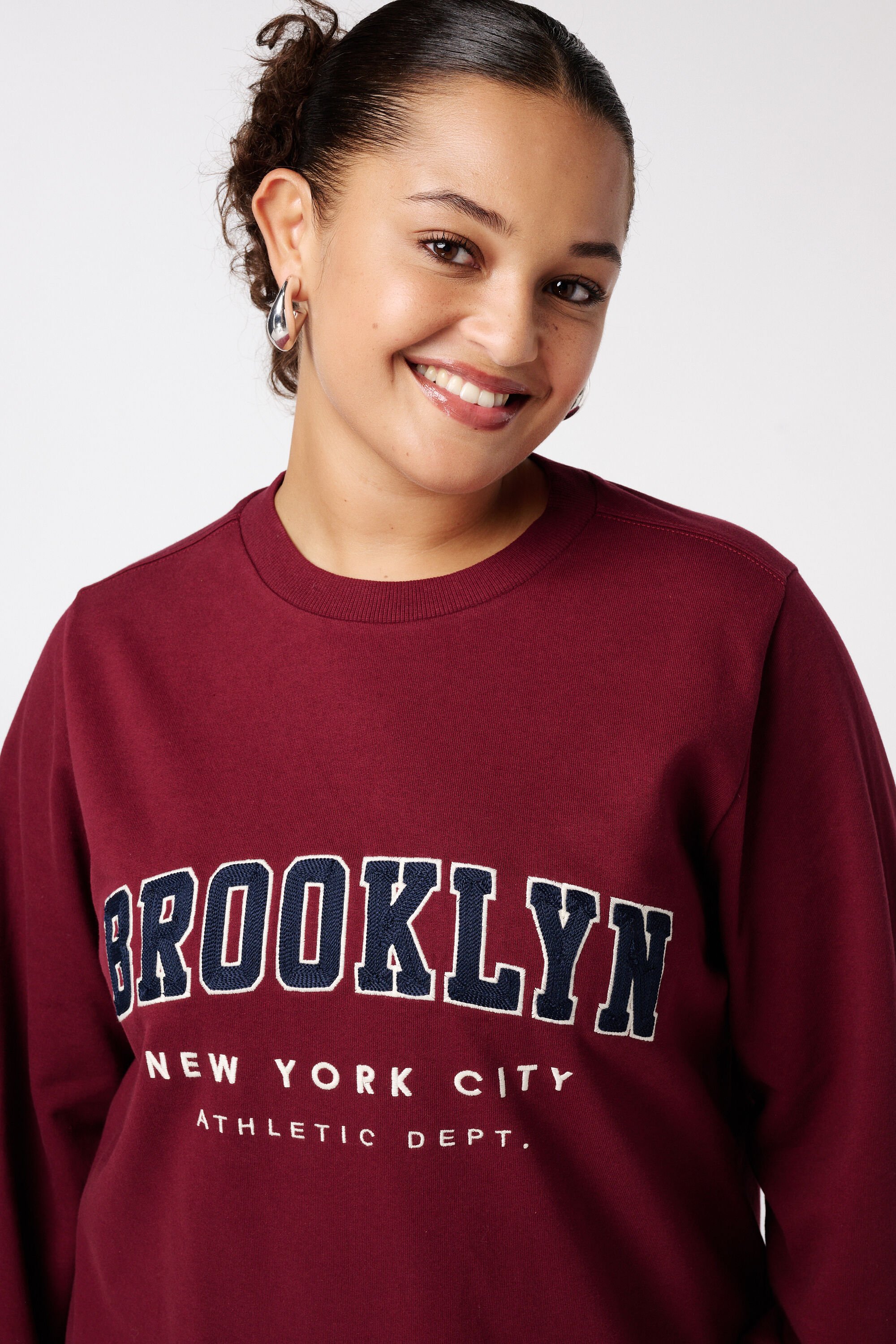 Sweater dress met tekst image number 4