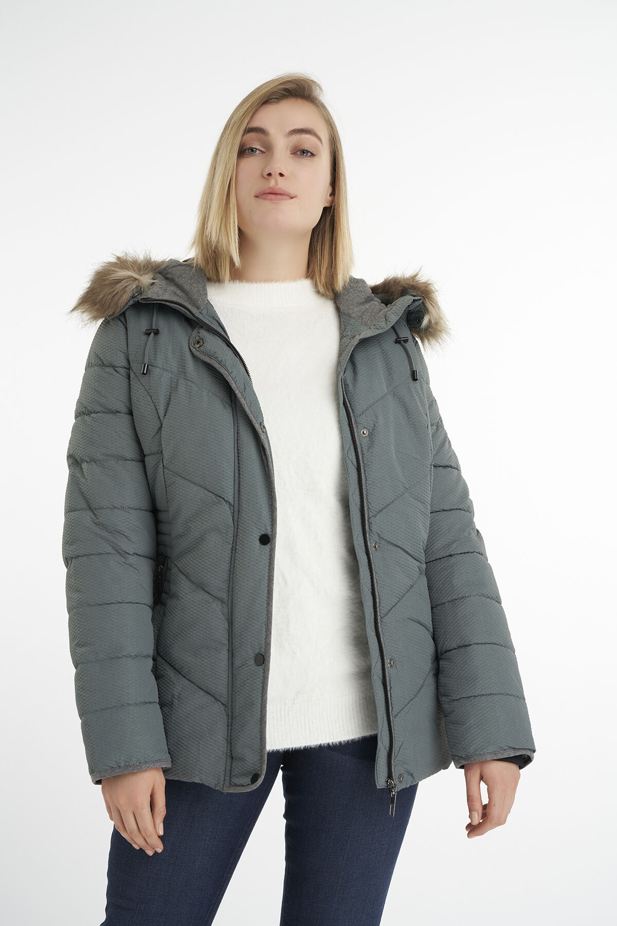 Gewatteerde jas met capuchon image number 7