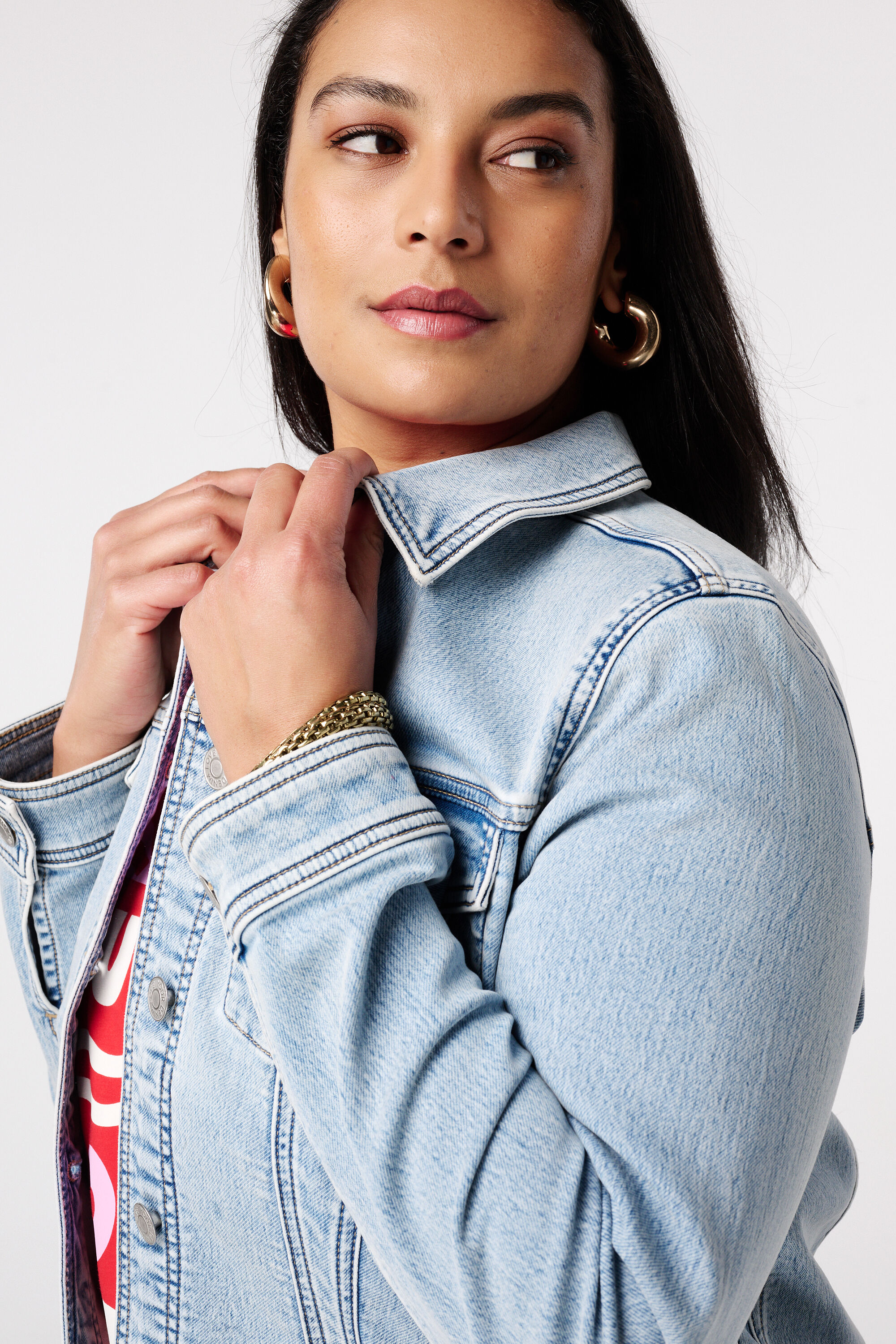 Spijkerjas met knoopsluiting image number 4