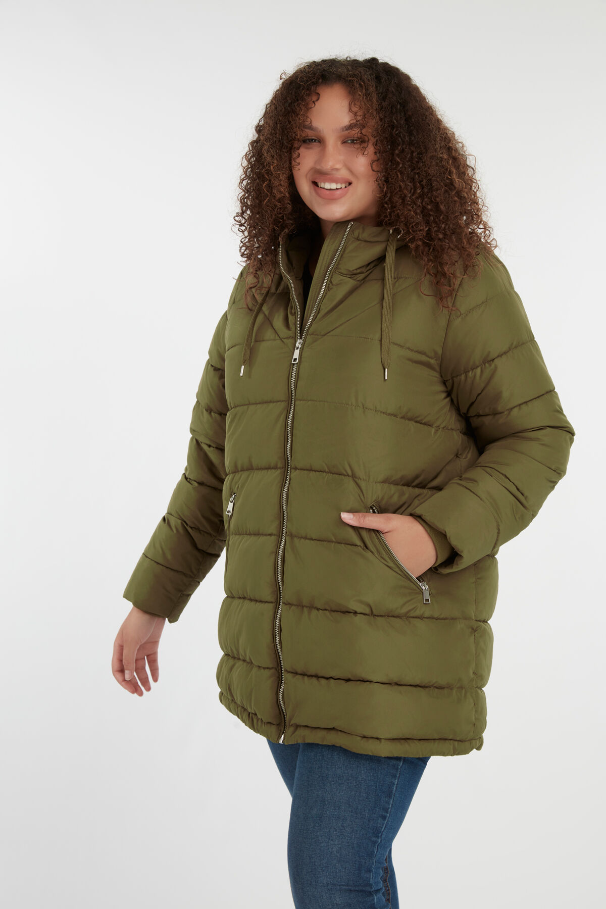 Gewatteerde jas met capuchon image number 6
