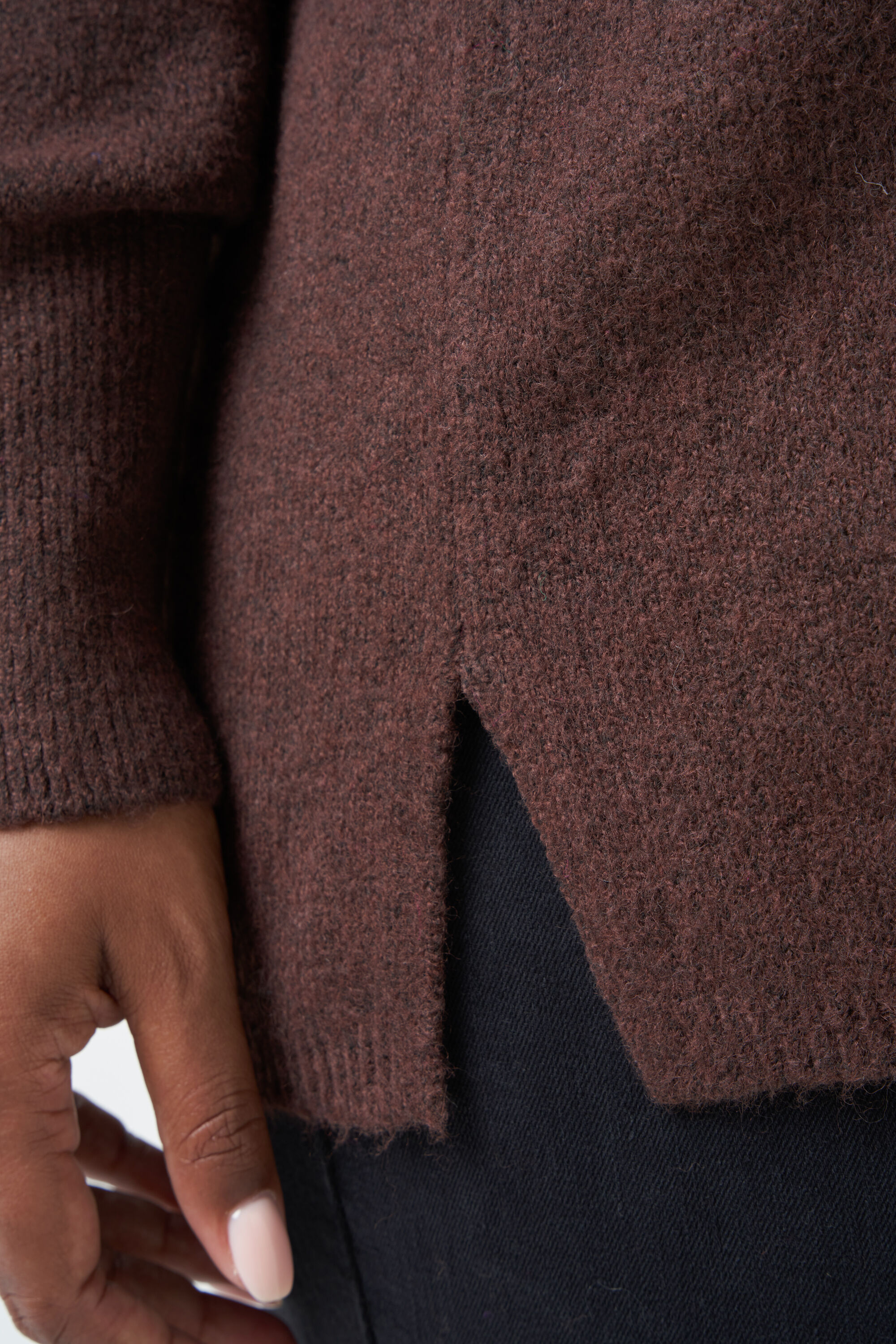 V-hals fijngebreide trui image number 4