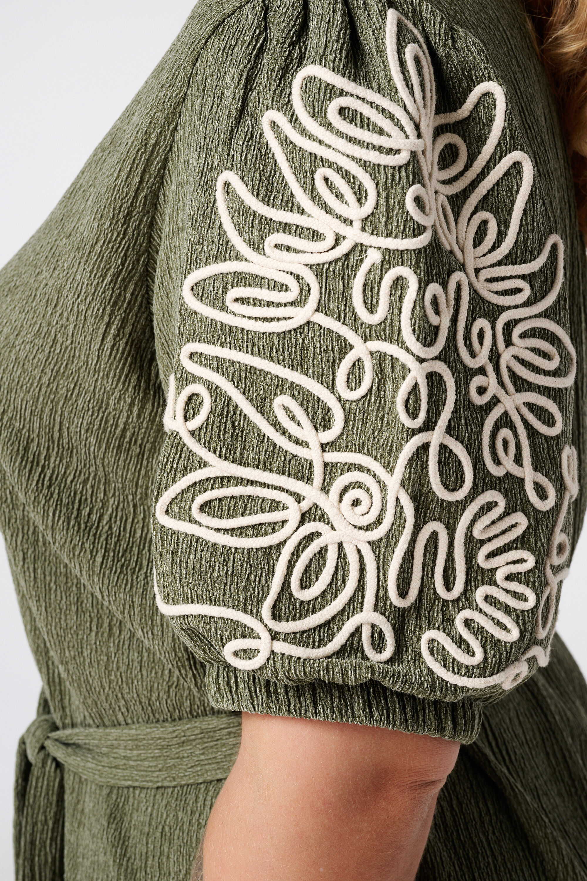 Jurk met details op de mouwen image number 6