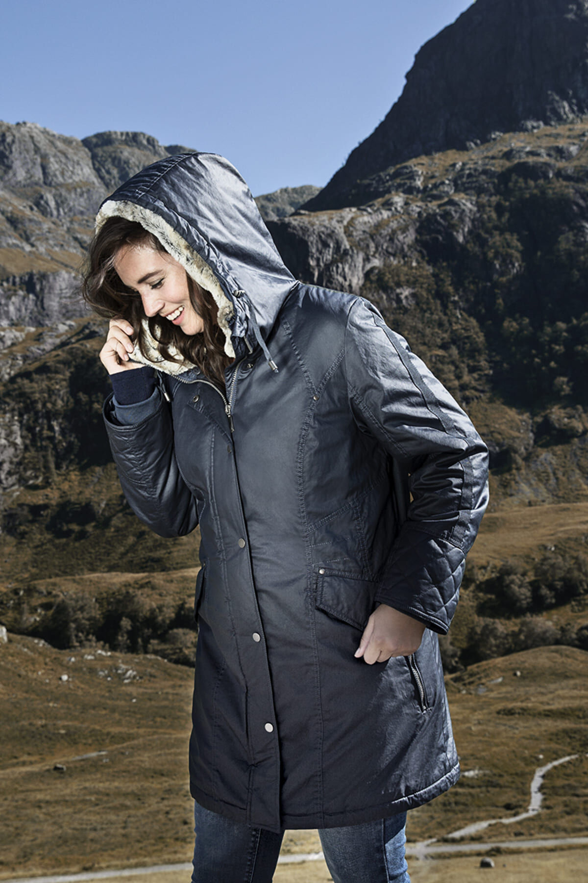 Gewatteerde jas met coating image number 3