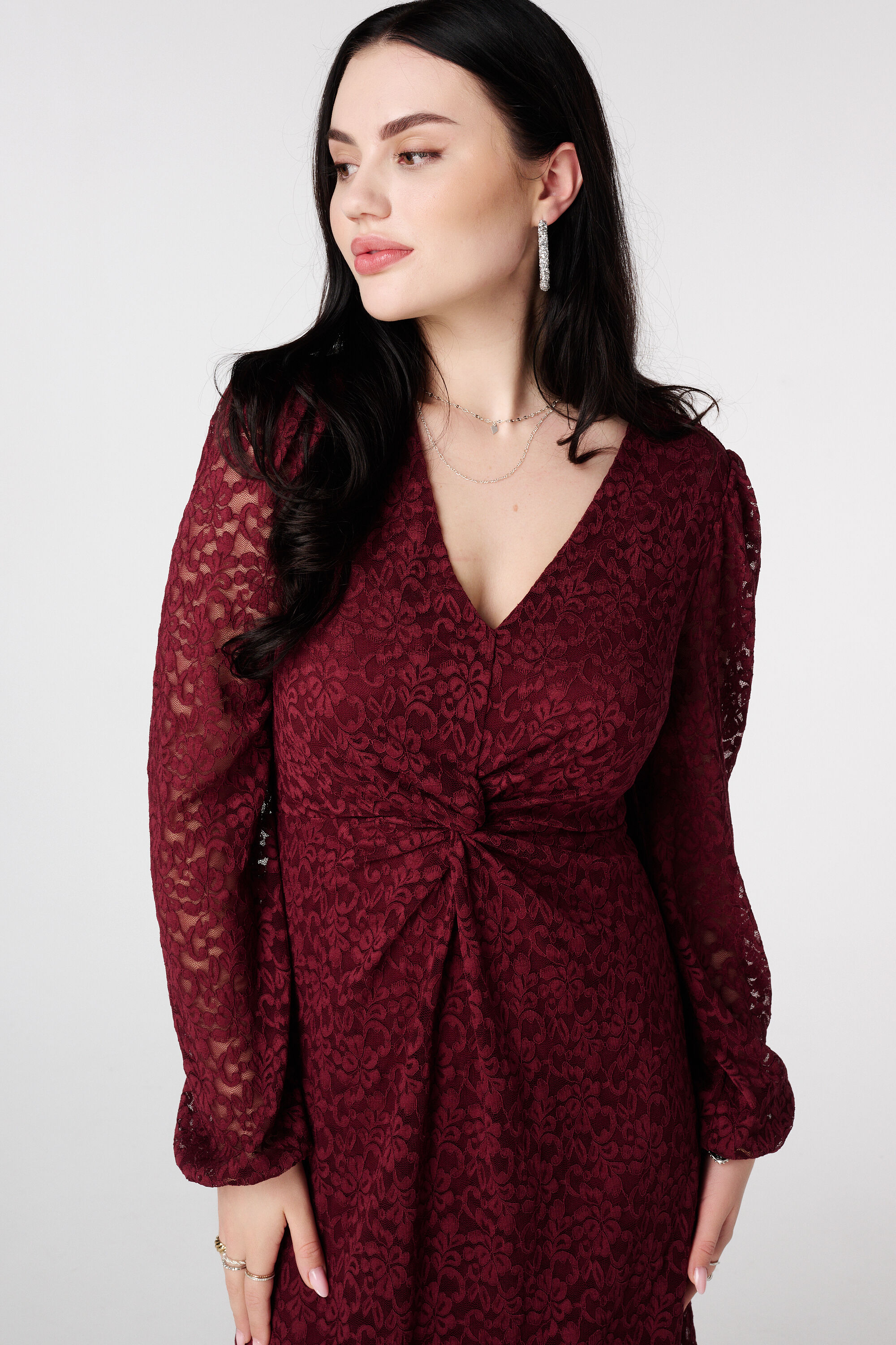 Jurk van kant met knoopdetail image number 4