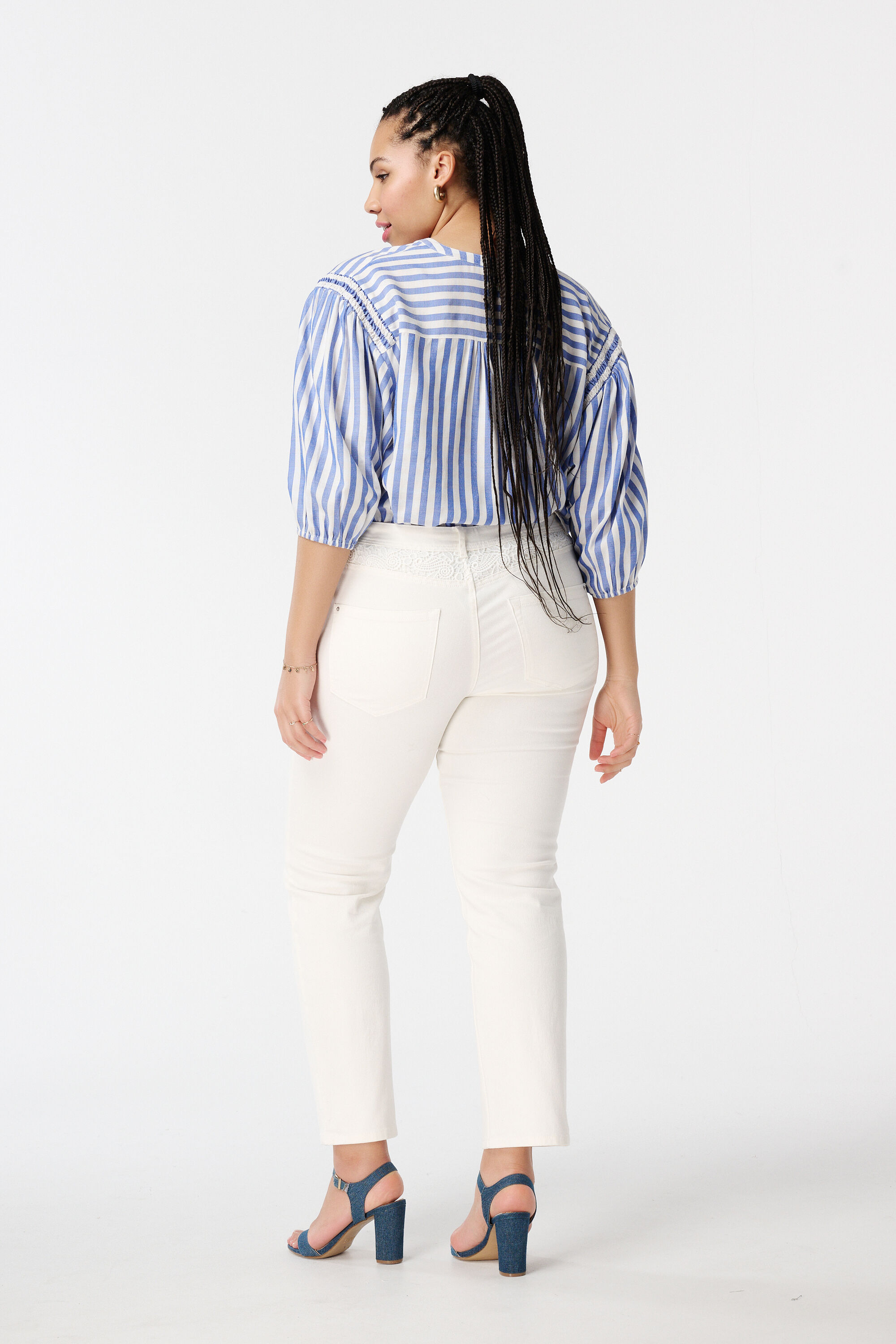 Straight leg jeans met broderie image number 3