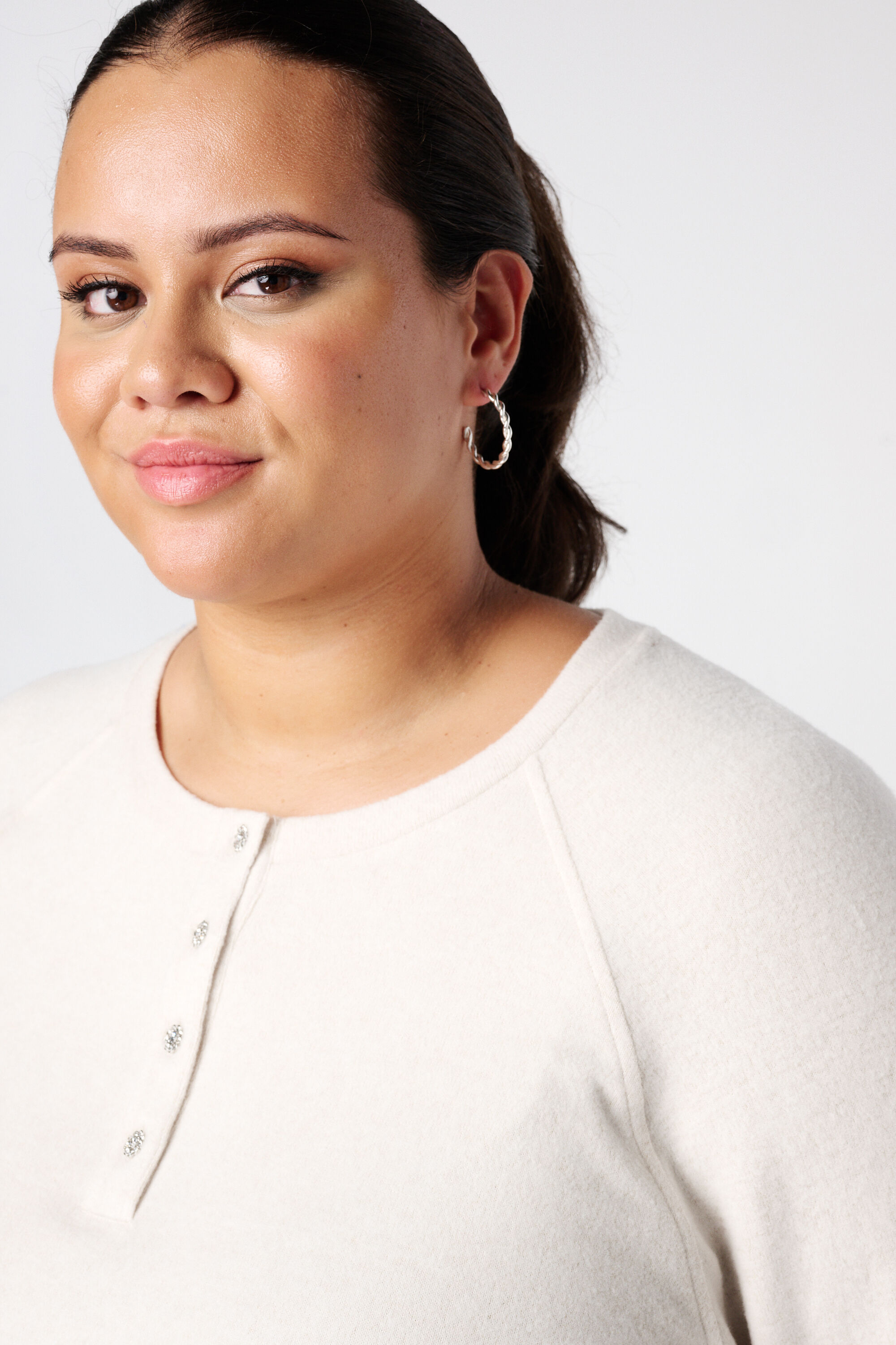 Velours trui met strass knopen image number 4