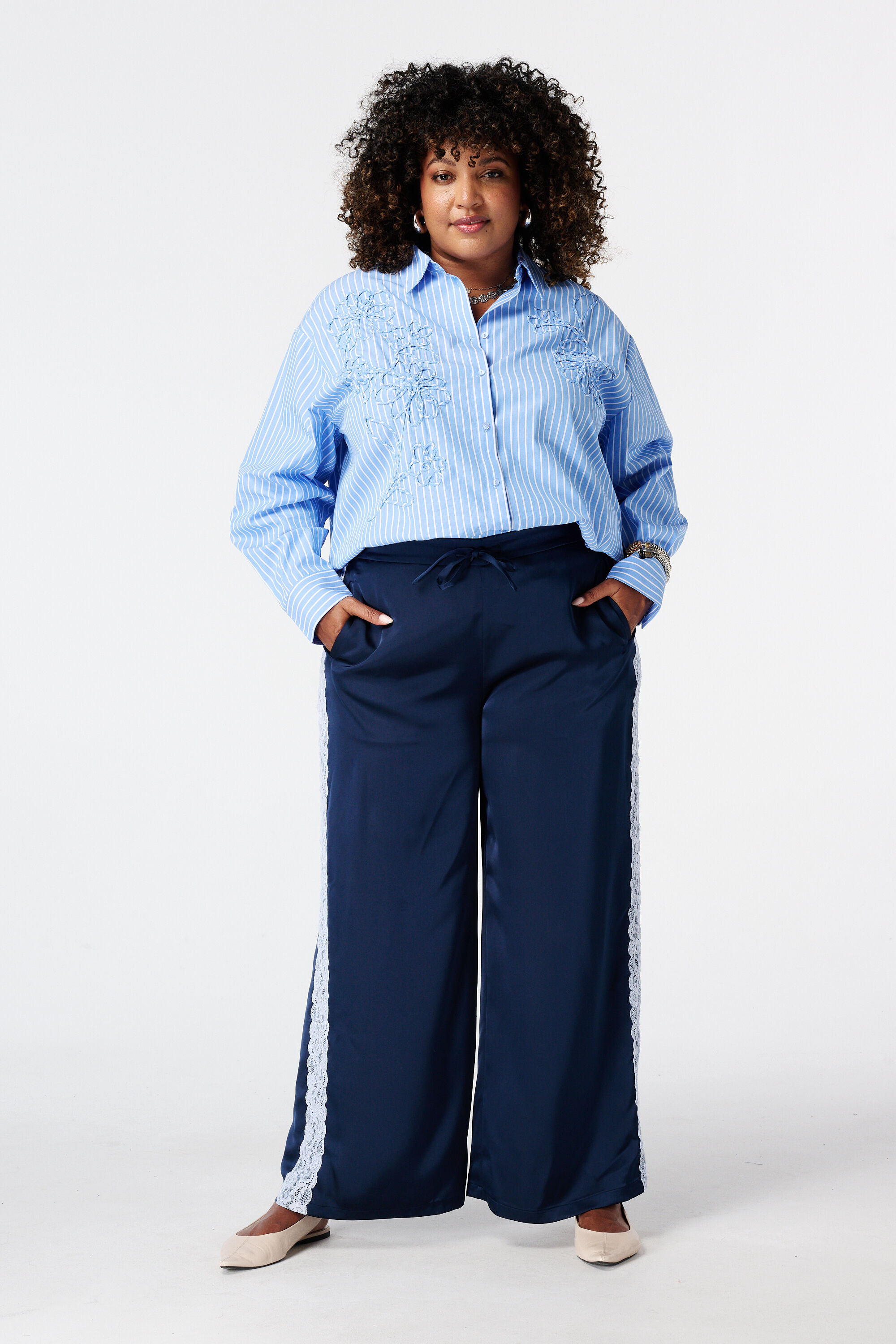 Gestreepte blouse met borduursel image number 5