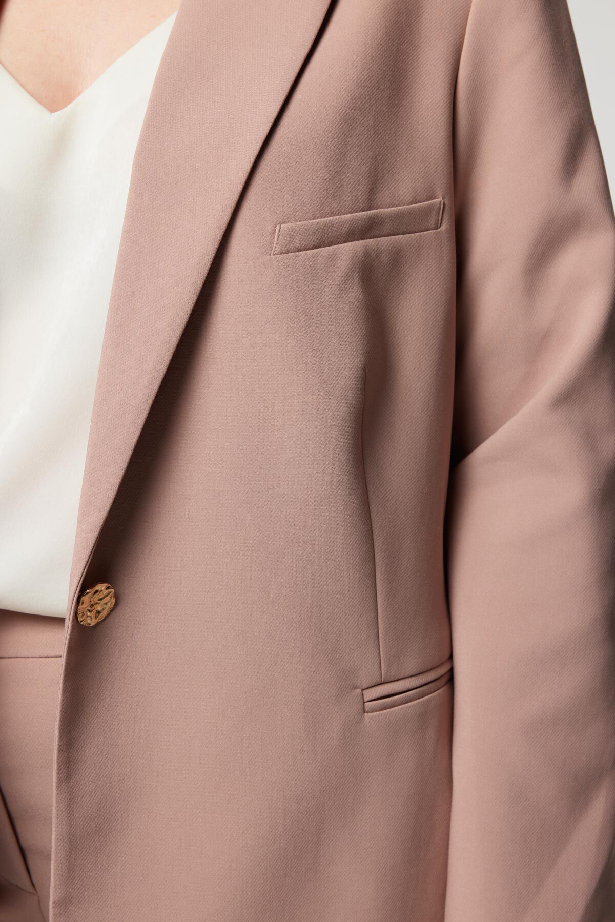 Ruimvallende blazer met gouden knoop image number 4