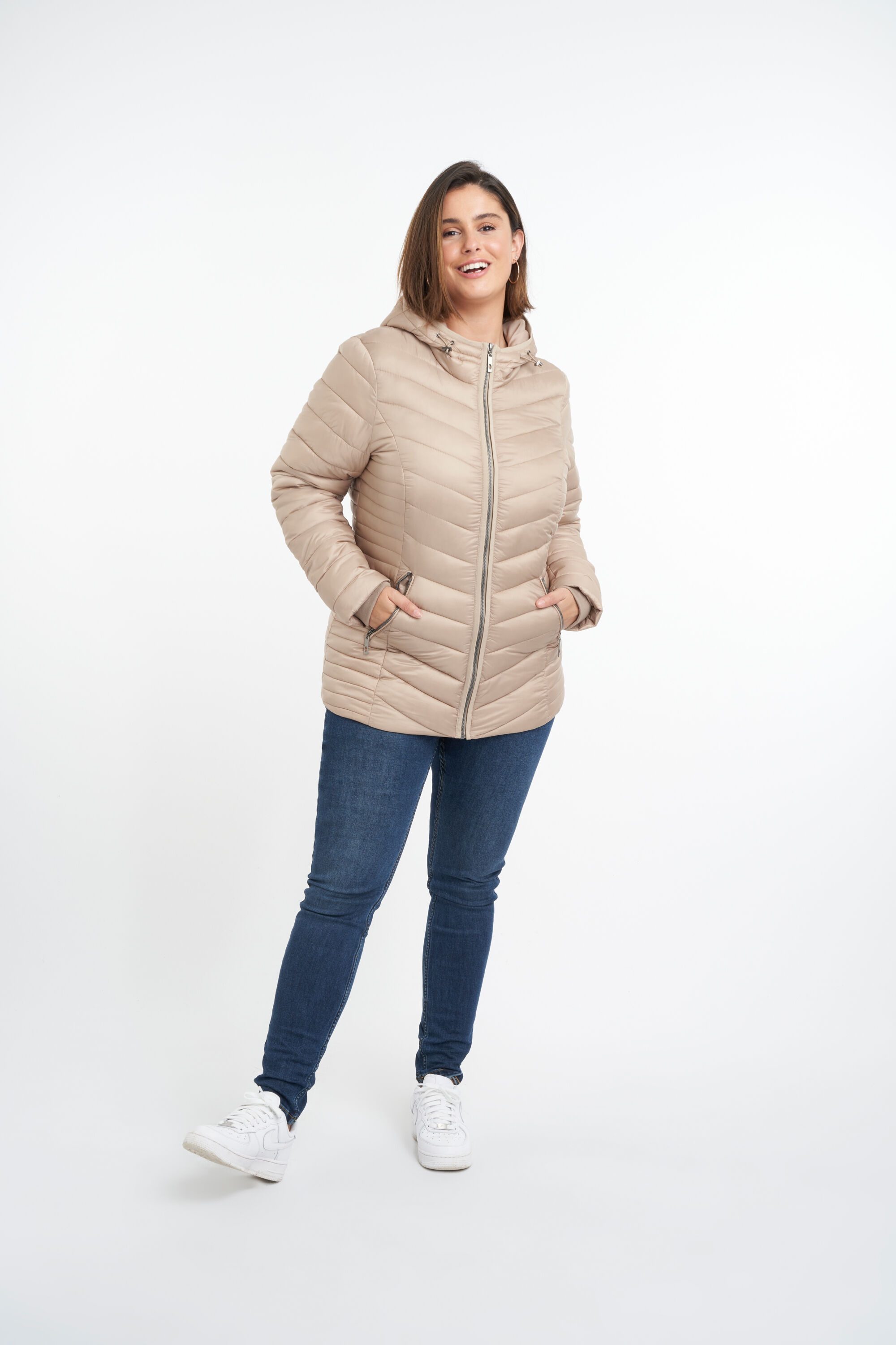 Lichtgewicht tussenjas met capuchon image number 4