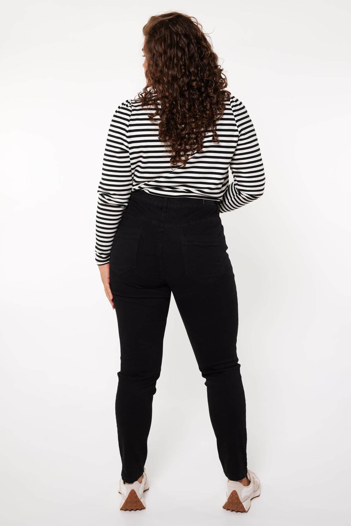 Slim leg jeans IRIS image number 4