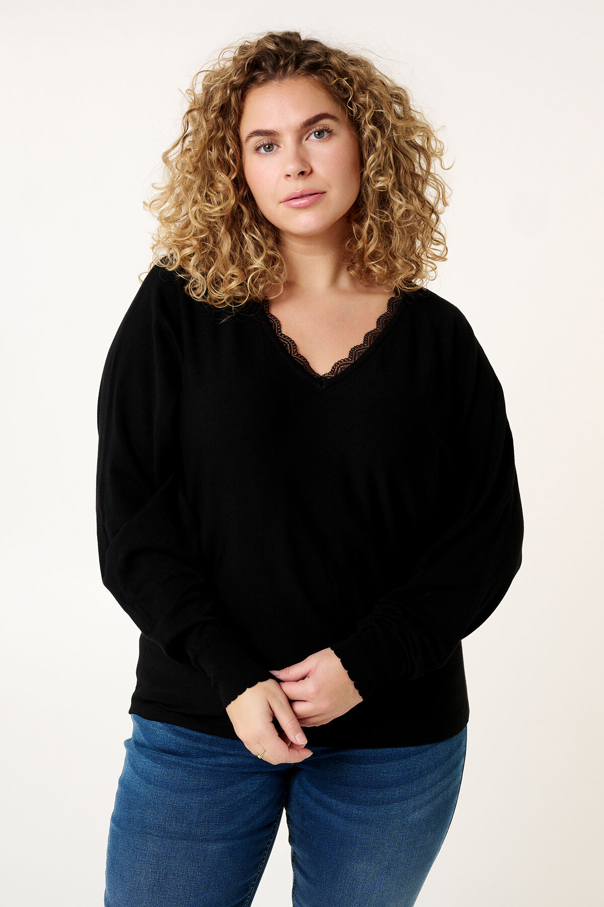 Trui met kanten details image number 5