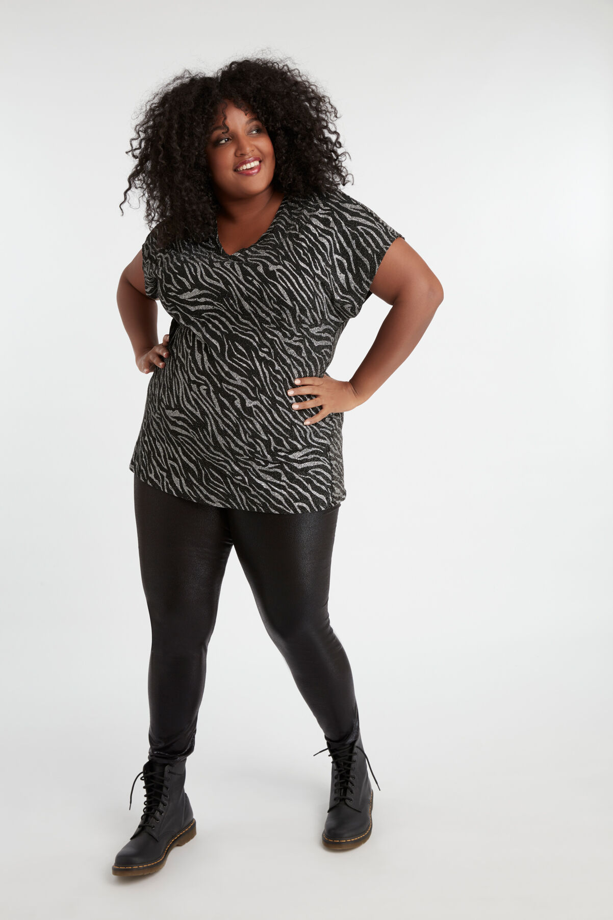 Lang T-shirt met glitter print image number 3