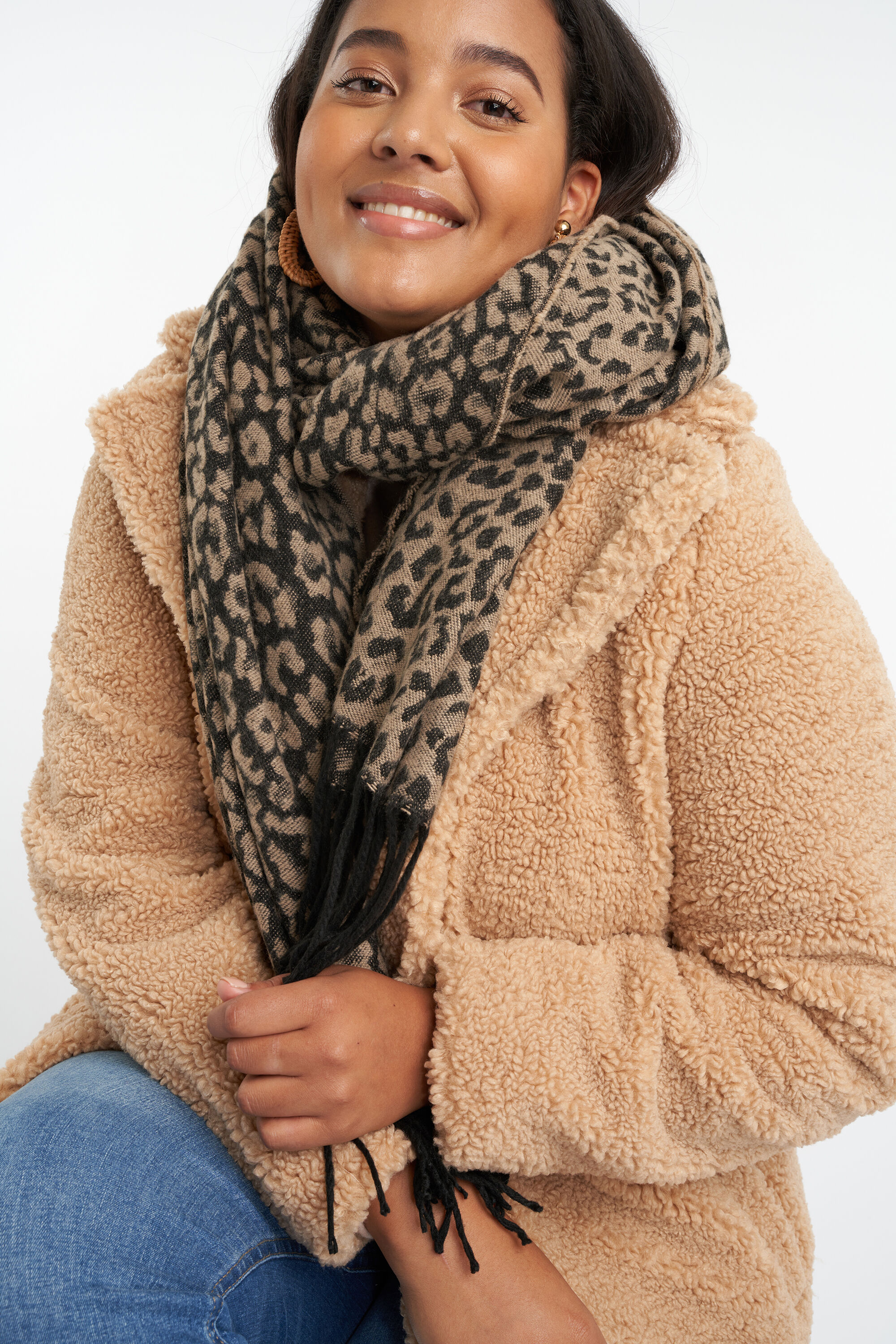 Sjaal met panterprint image number 2