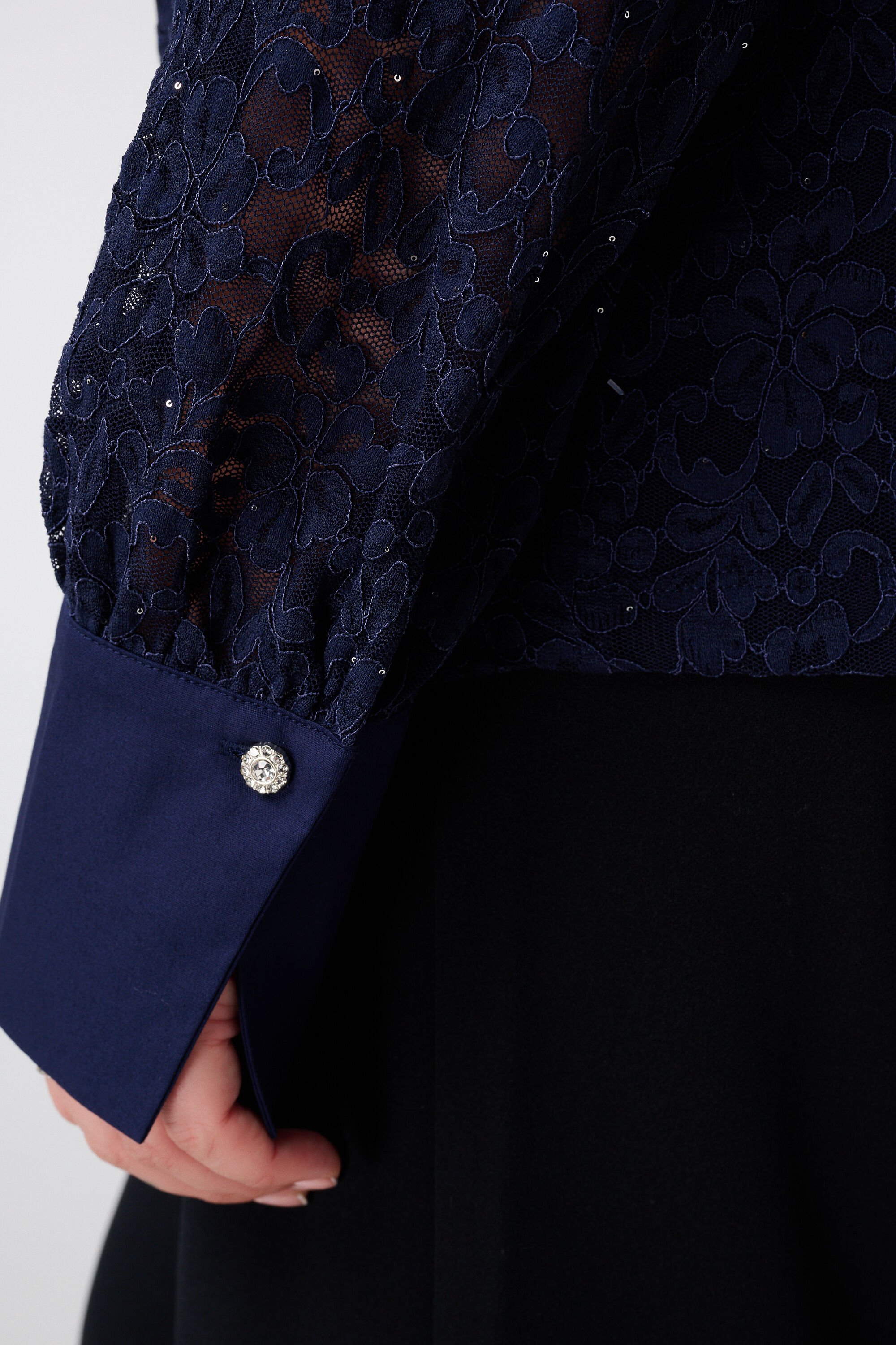 Top met kant en pailetten image number 6