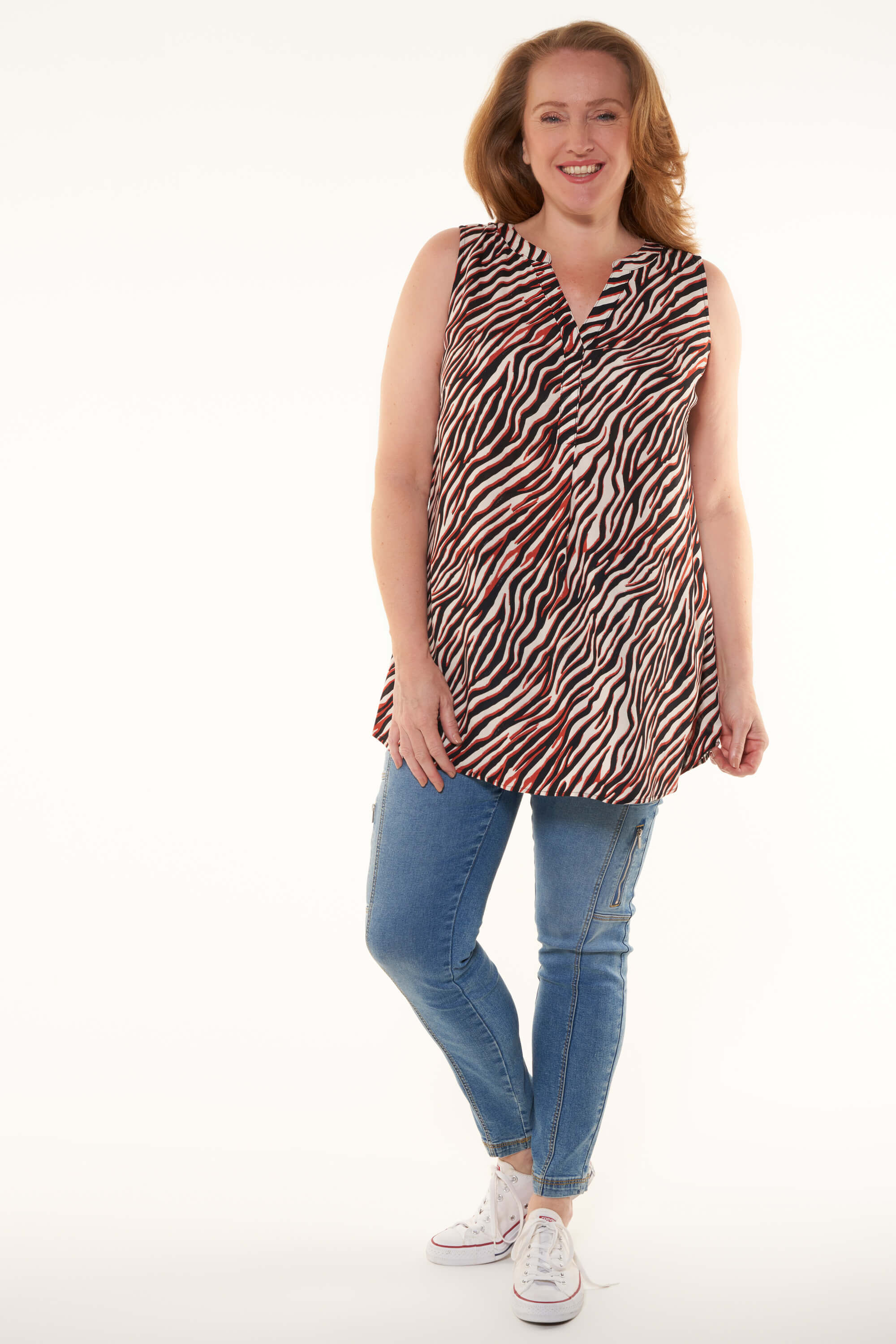 Mouwloze blouse met print image number 5