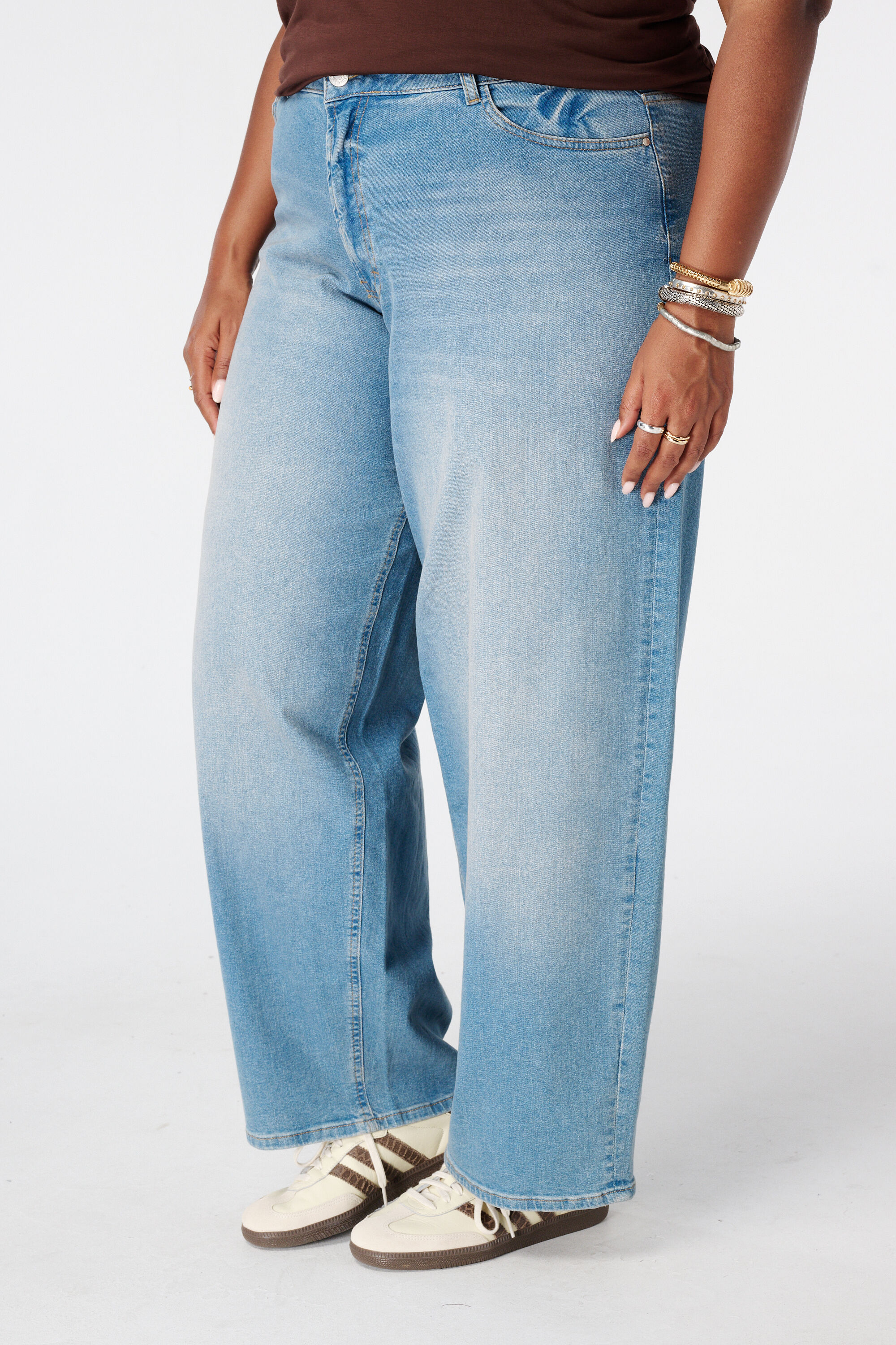 Wide leg jeans image number 5