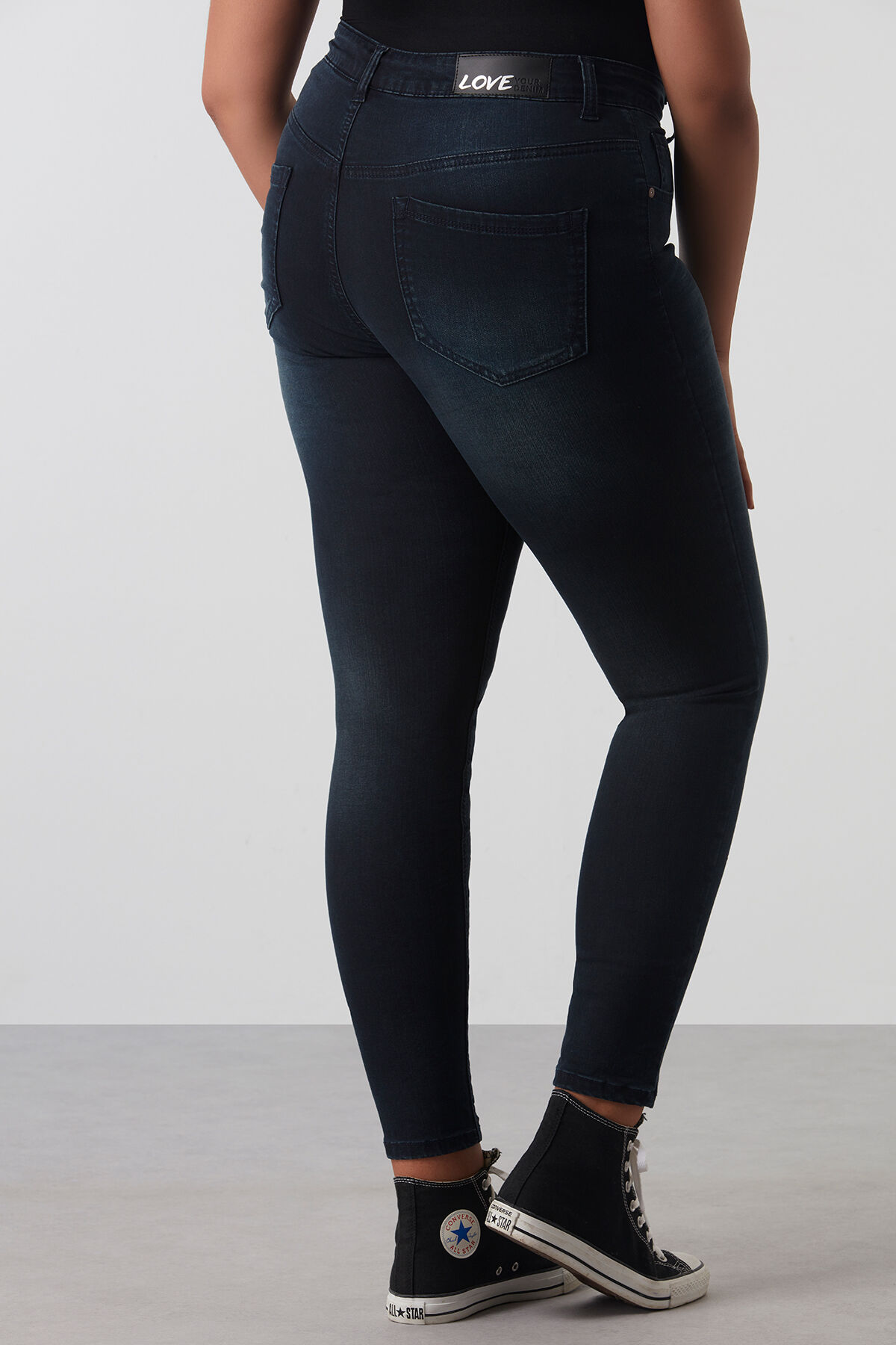 Skinny leg jeans SHAPING image number 3