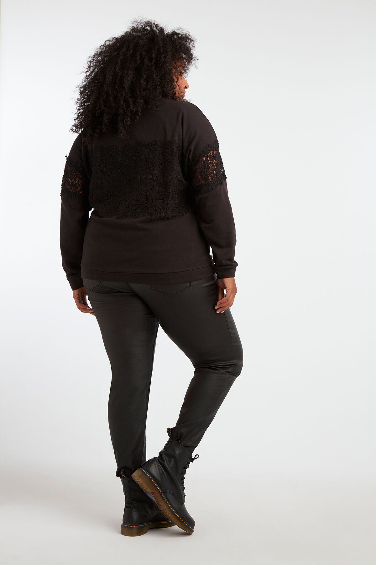 Sweater met kantdetails image number 4