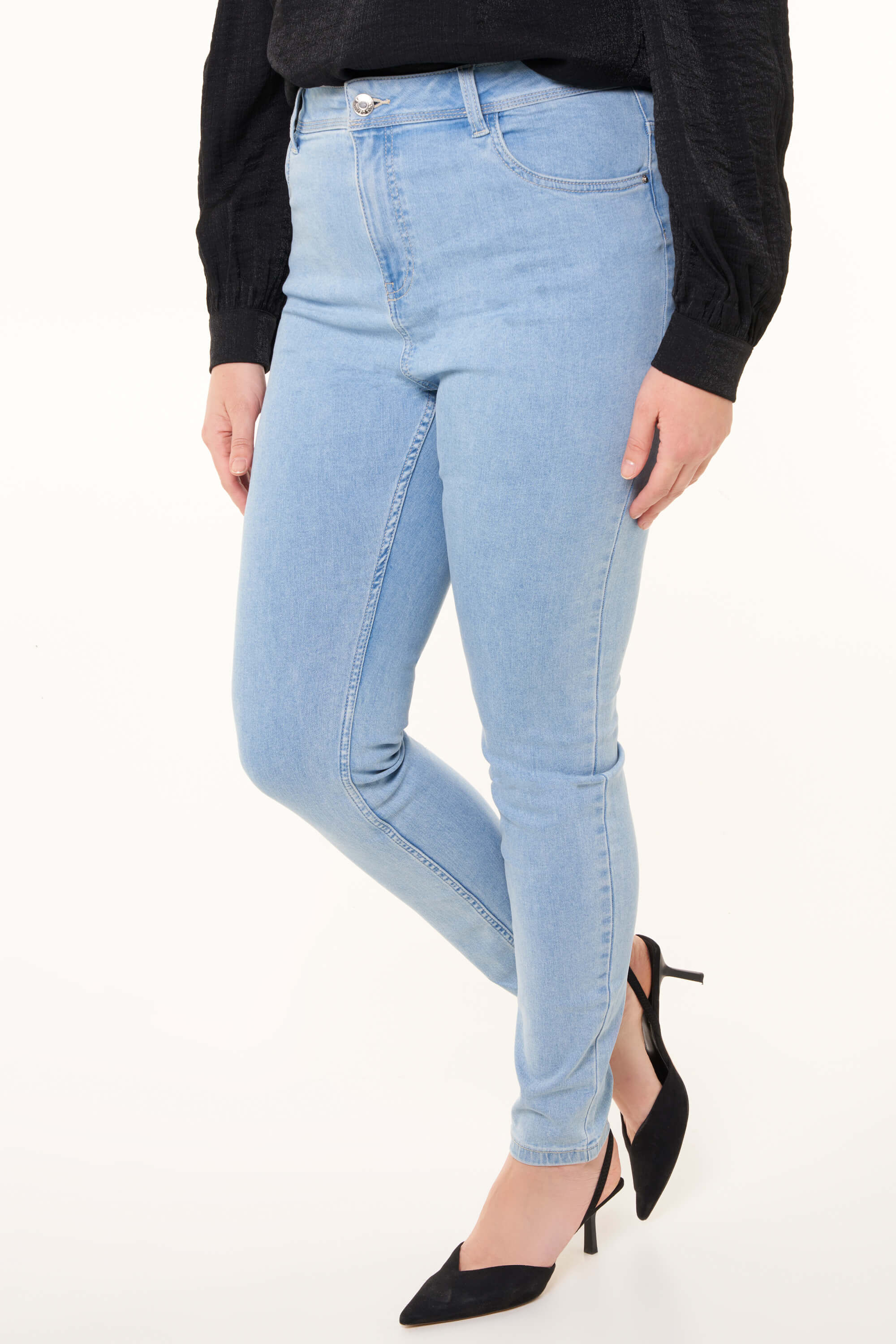 Skinny leg high waist jeans CHERRY image number 4