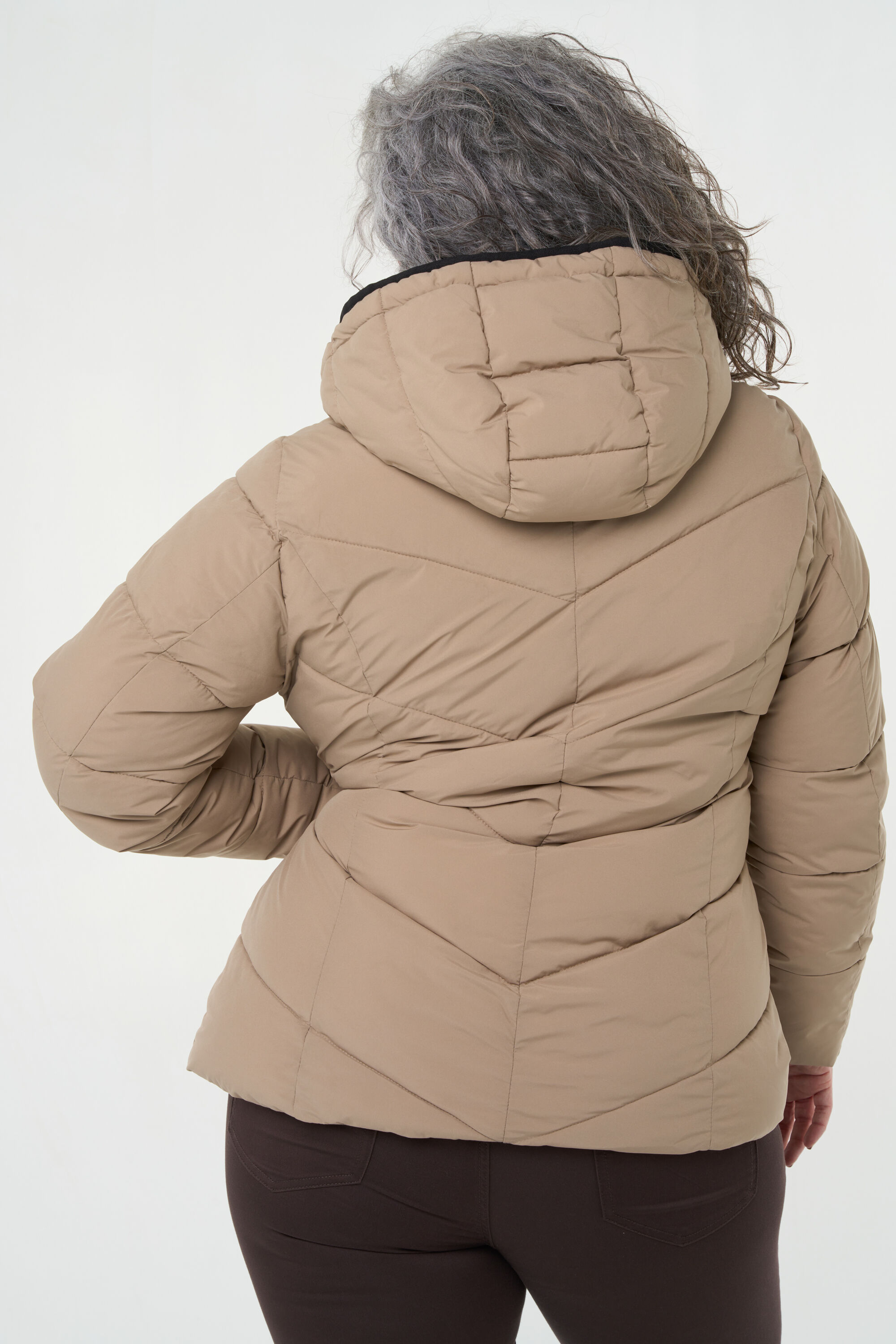 Gewatteerde jas met capuchon image number 4