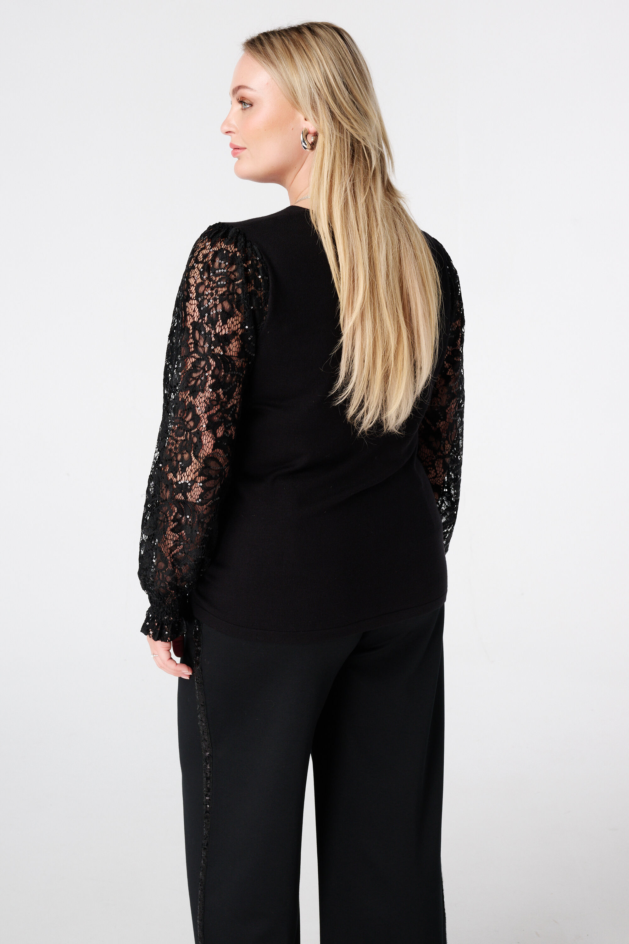 Trui met kanten mouwen en pailletten image number 3