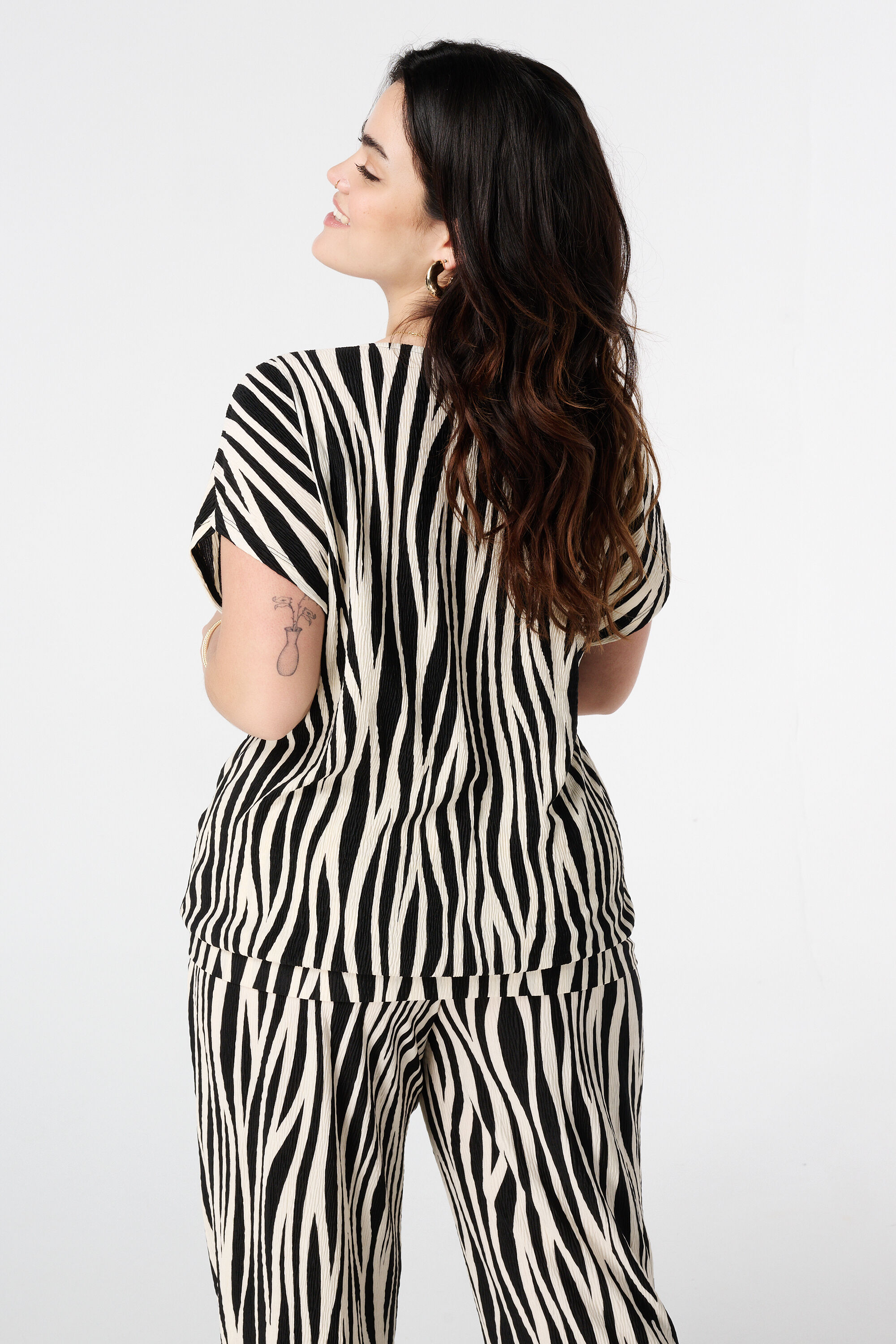 Top met structuur en kapmouwtje image number 3