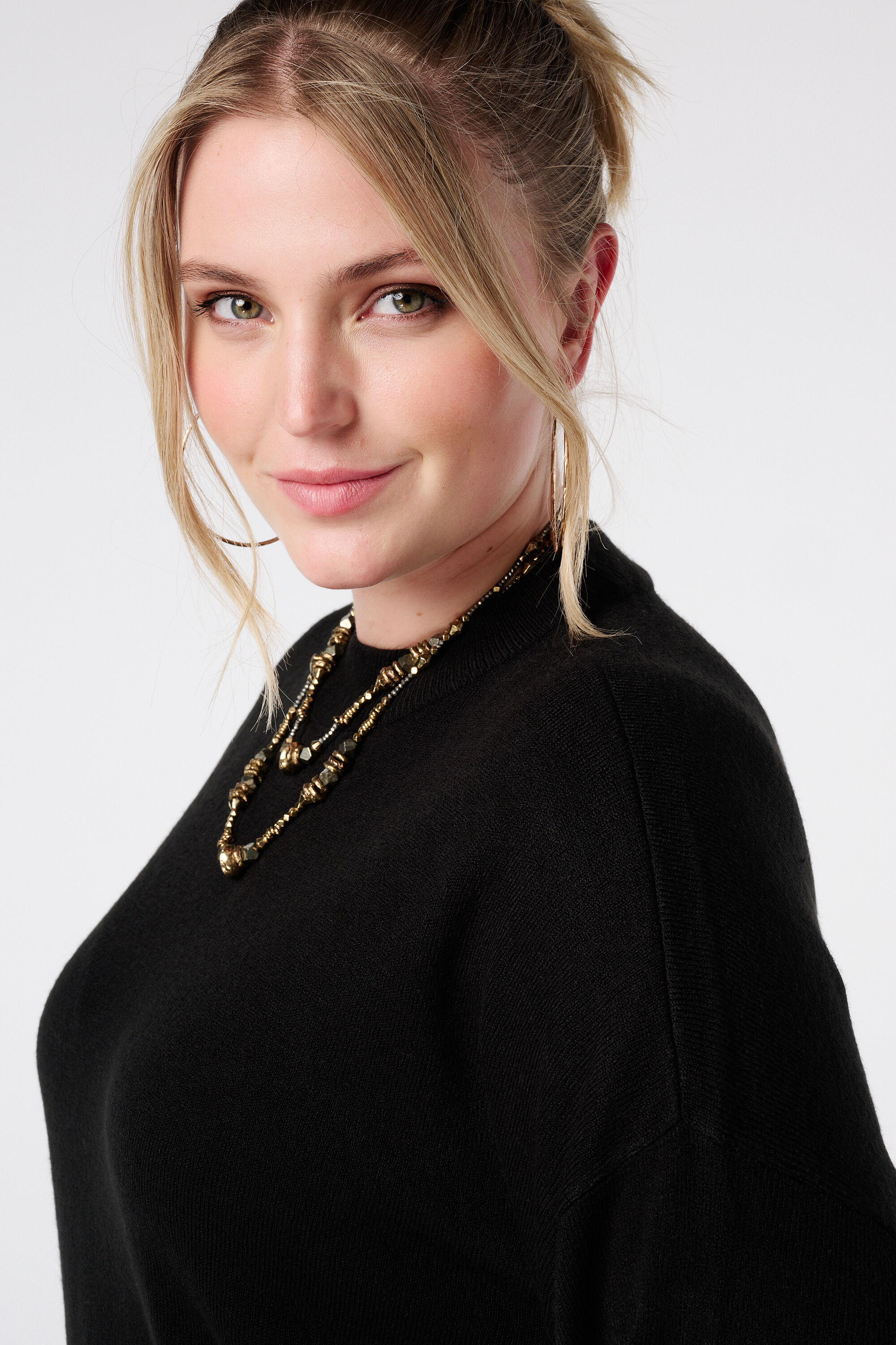 Fijn gebreide trui met ballonmouwen image number 4