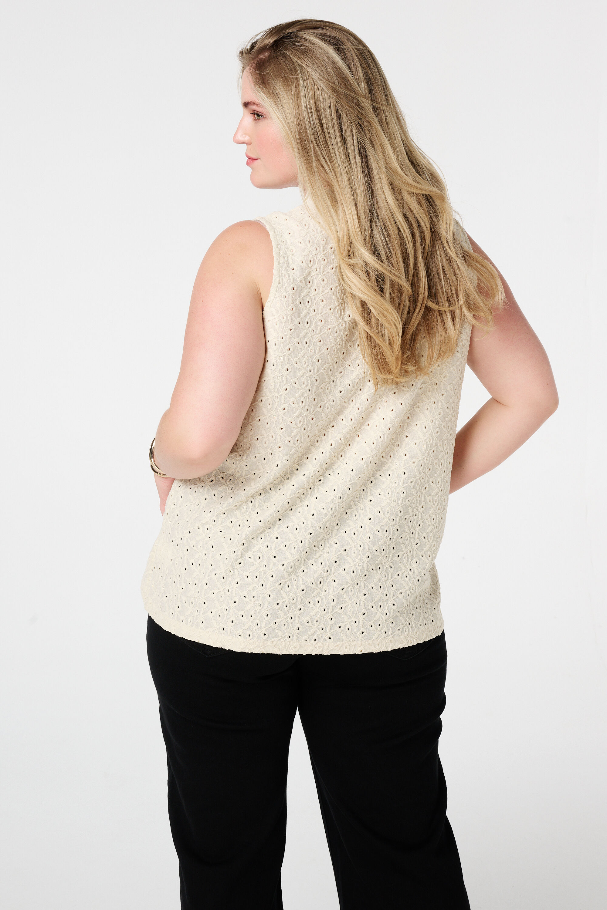 Mouwloze broderie top image number 3