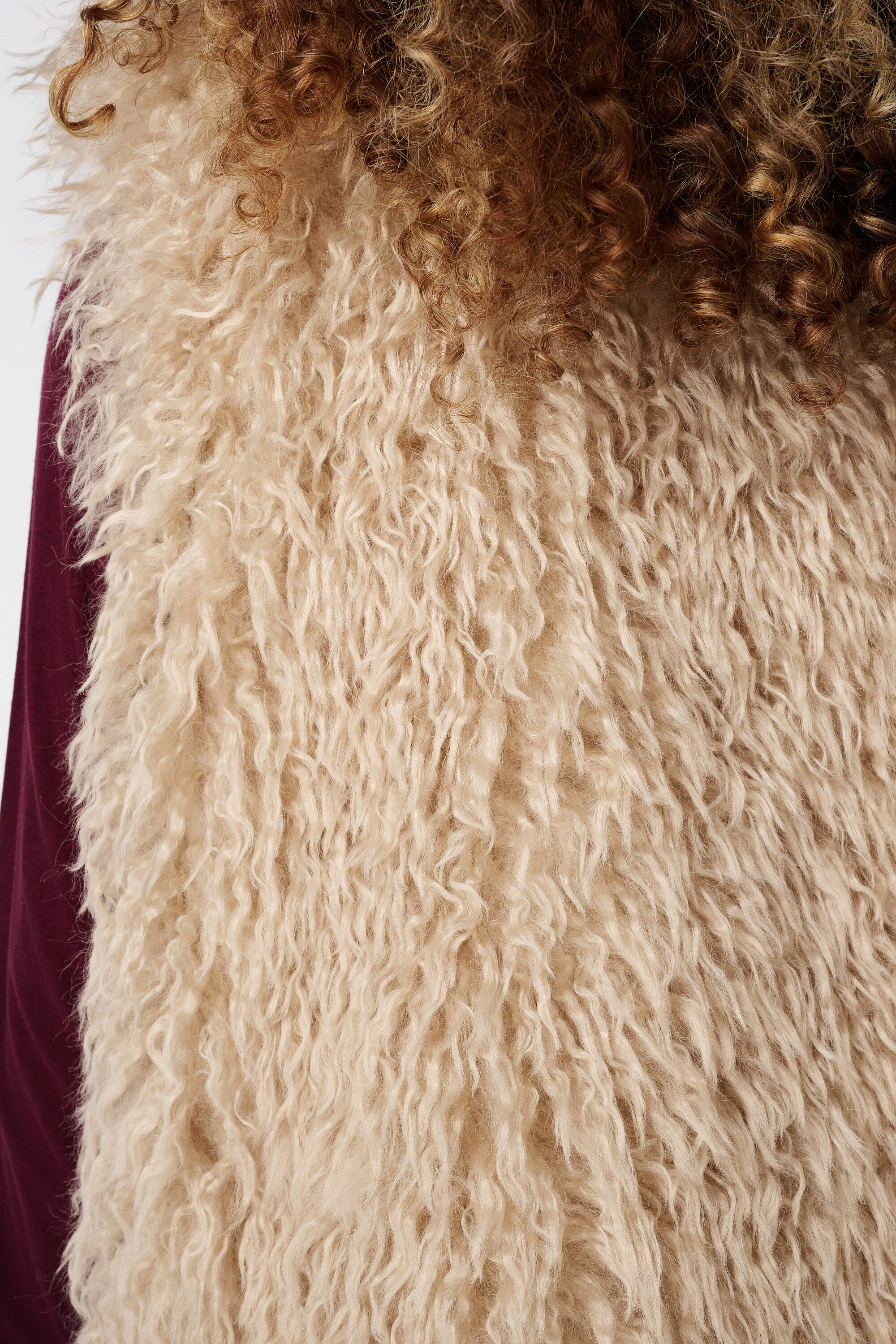 Fuzzy gilet image number 6