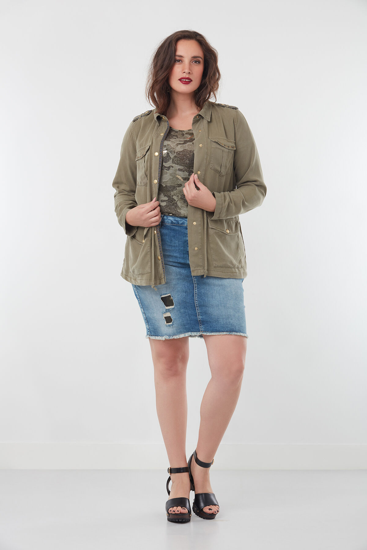 Military jack met borduursel image number 3