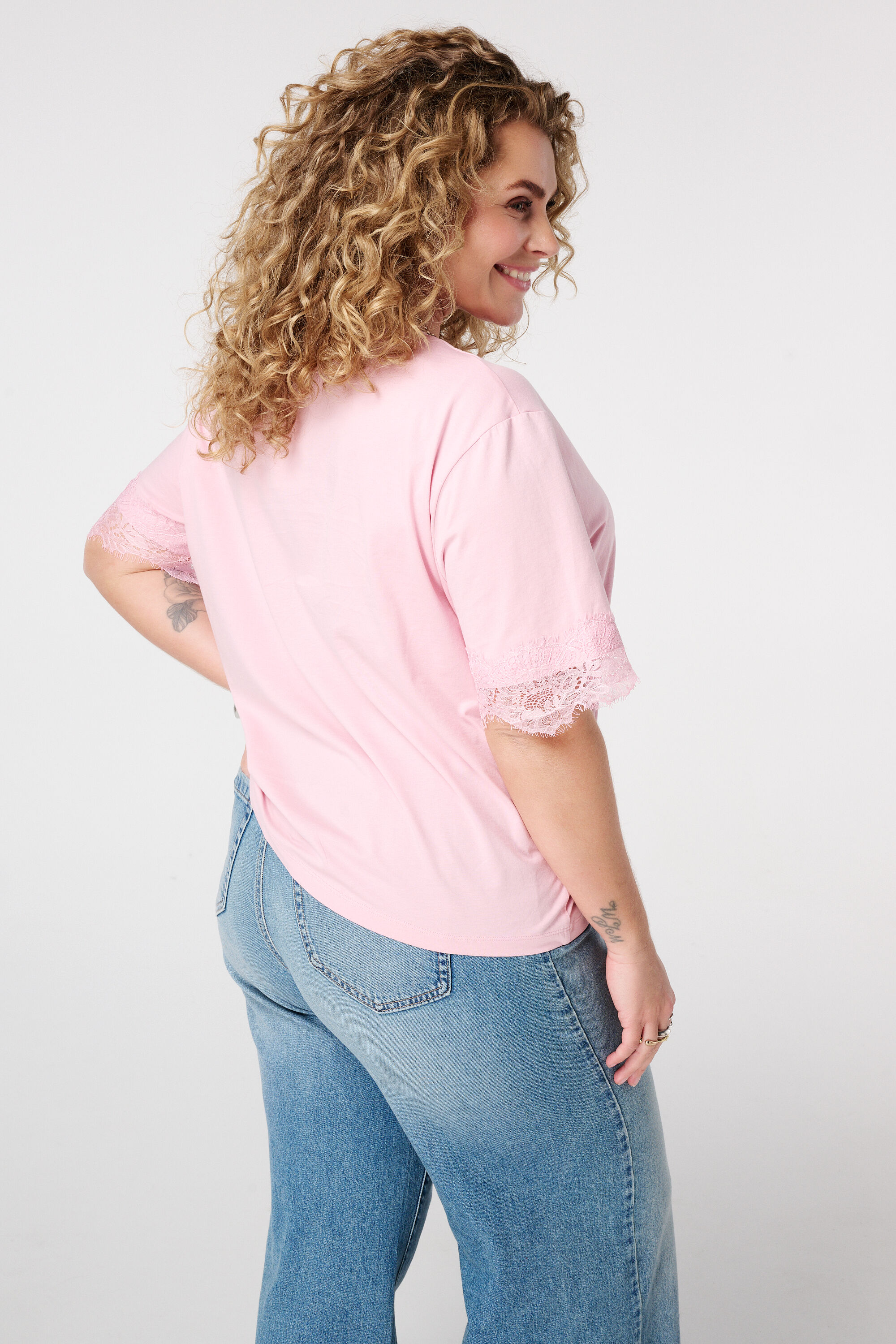 T-shirt met kanten details image number 3