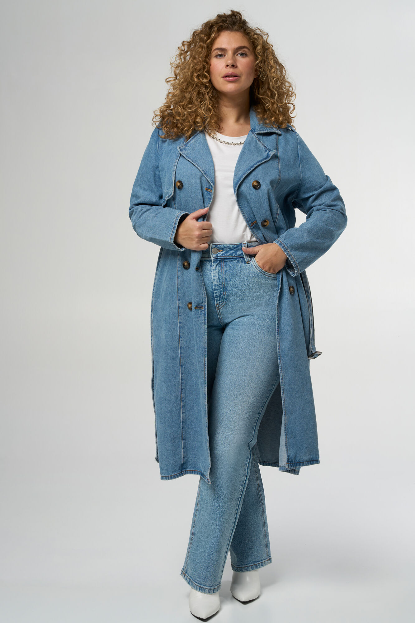 Denim trenchcoat met ceintuur image number 6