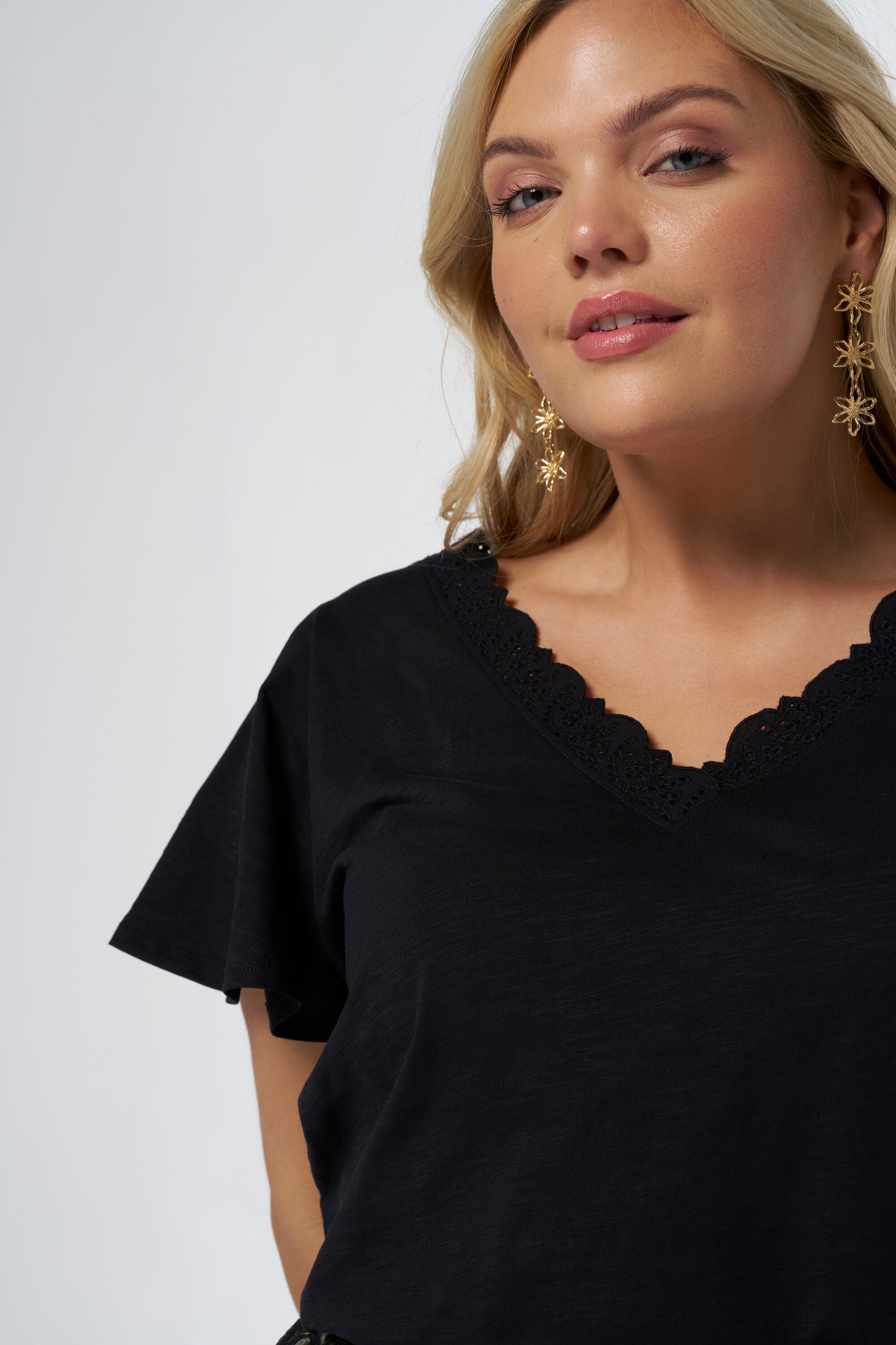 T-shirt met broderie details image number 4