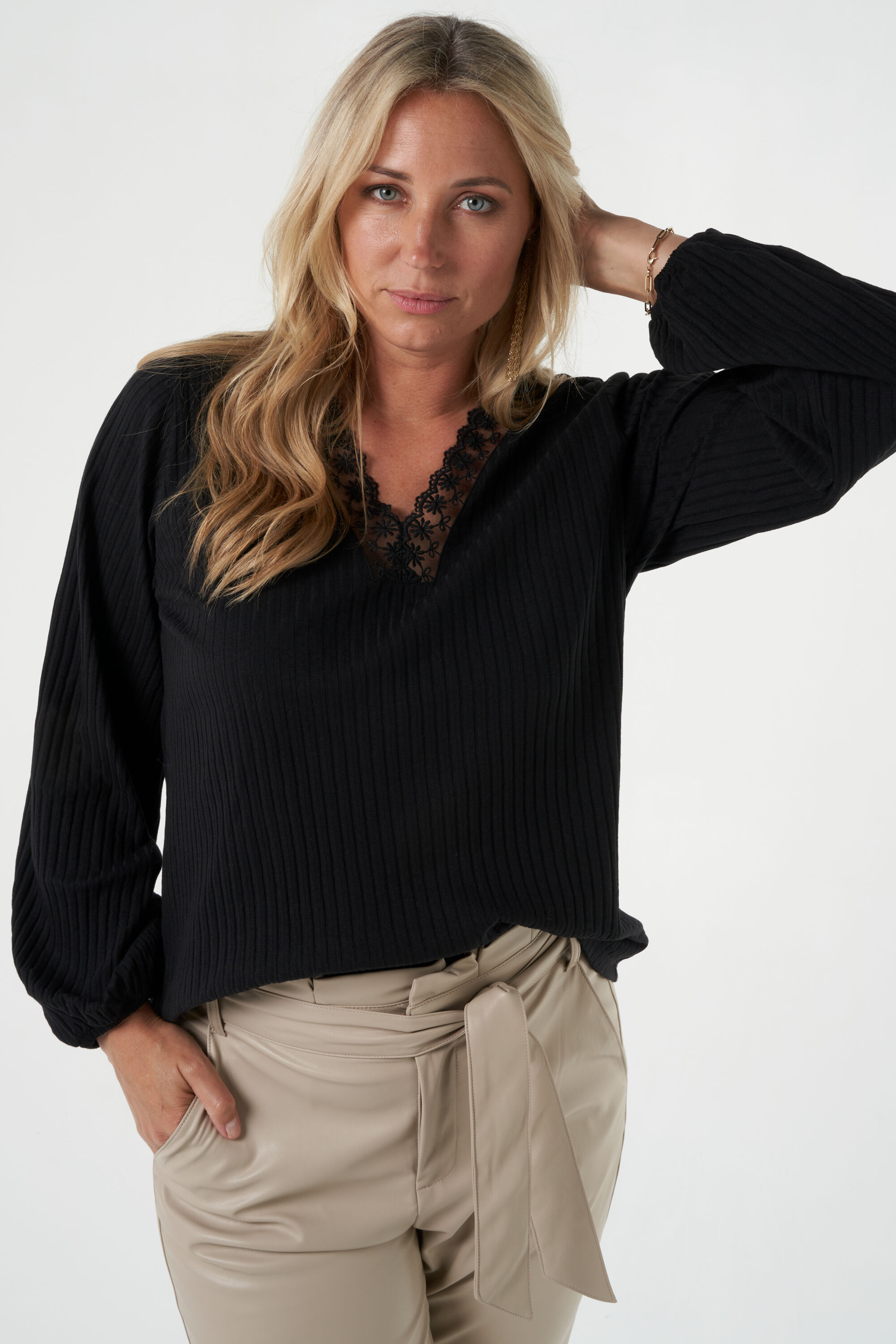 Top met kanten details image number 7